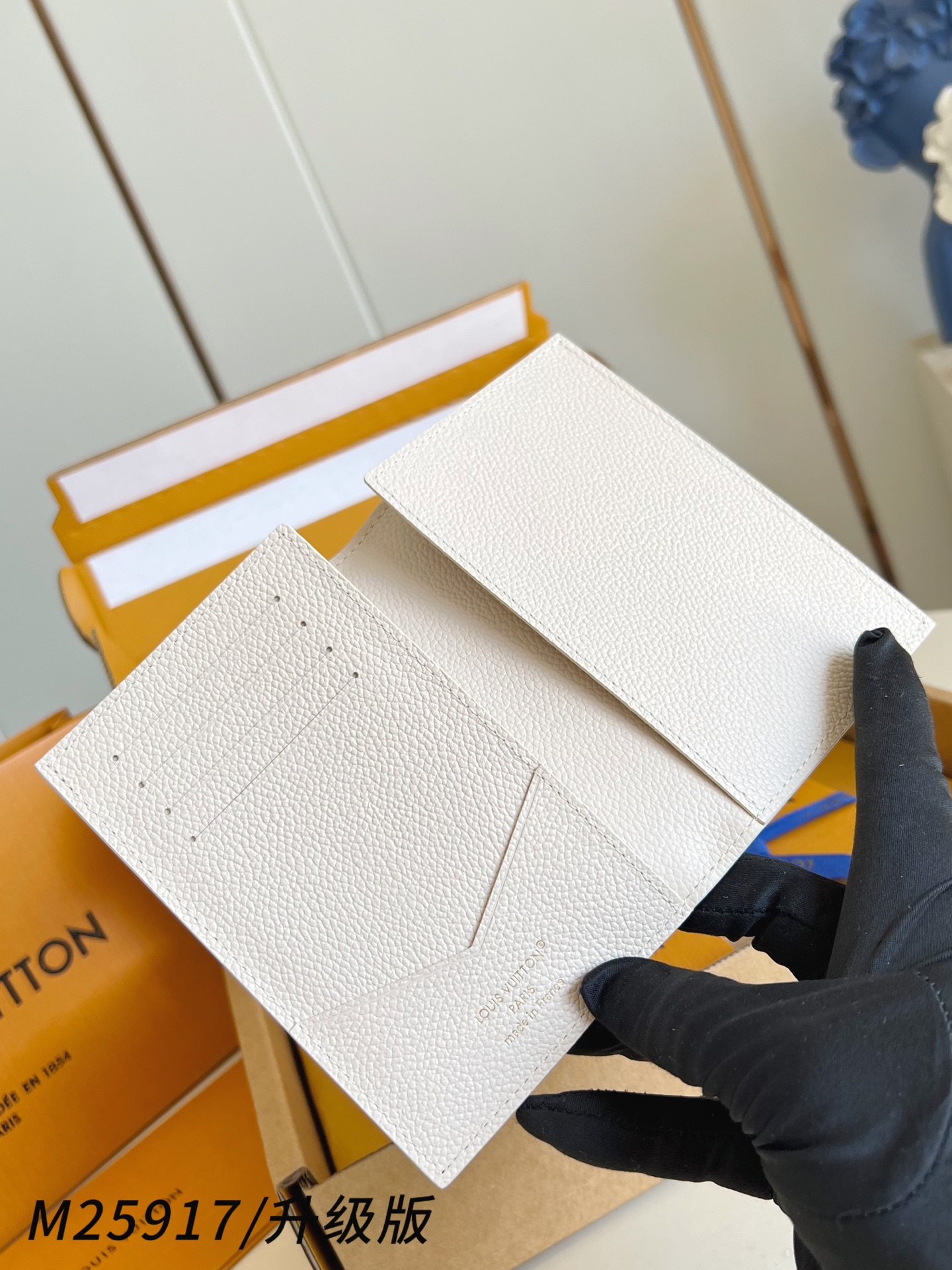 【 M25917/升级版 】🎁配全套精品包装 本款护照套为 Monogram Empreinte 皮革渲