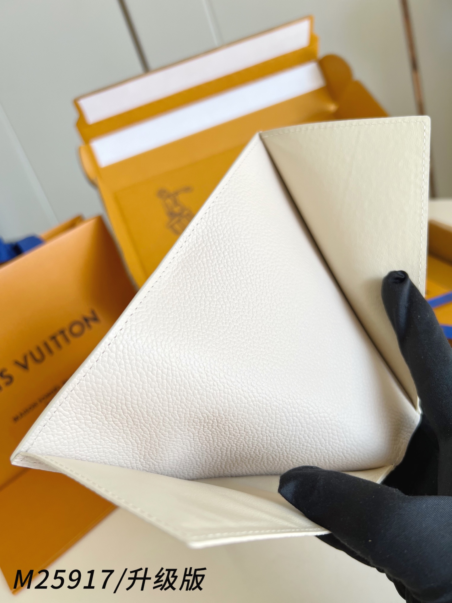 【 M25917/升级版 】🎁配全套精品包装 本款护照套为 Monogram Empreinte 皮革渲