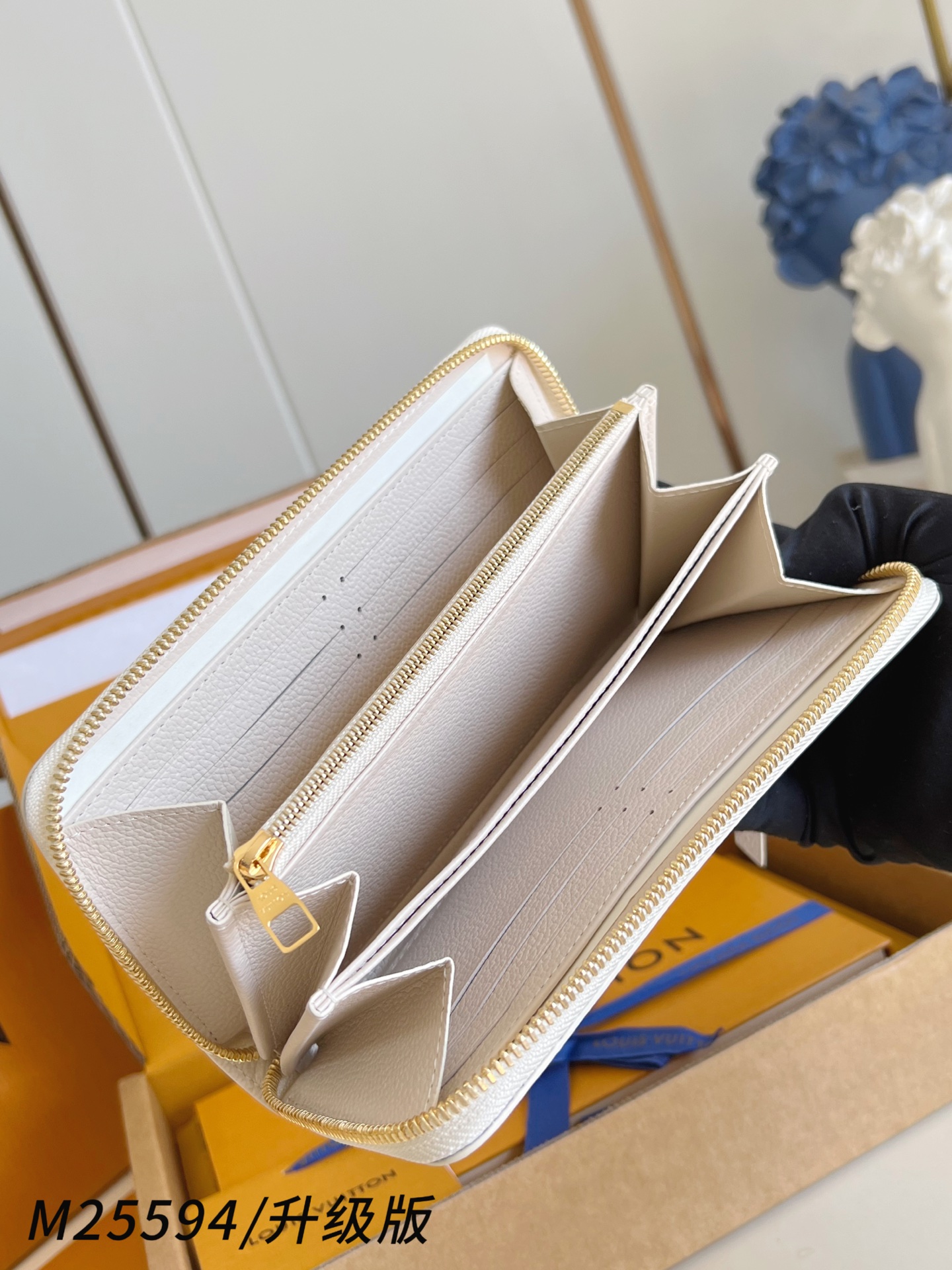 【 M25594/钢五金版 】🎁配全套精品包装 本款 zippy 钱夹 取材Monogram Empre