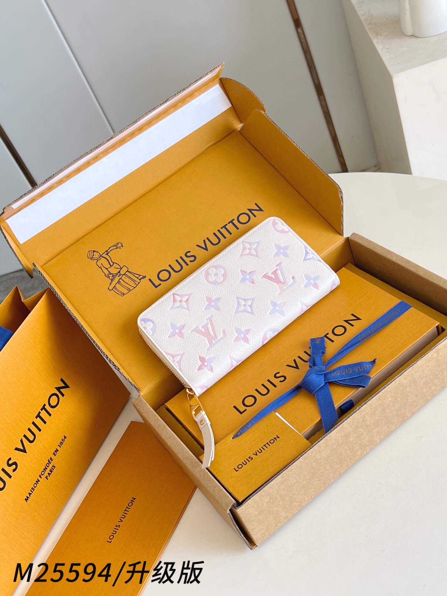 【 M25594/钢五金版 】🎁配全套精品包装 本款 zippy 钱夹 取材Monogram Empre