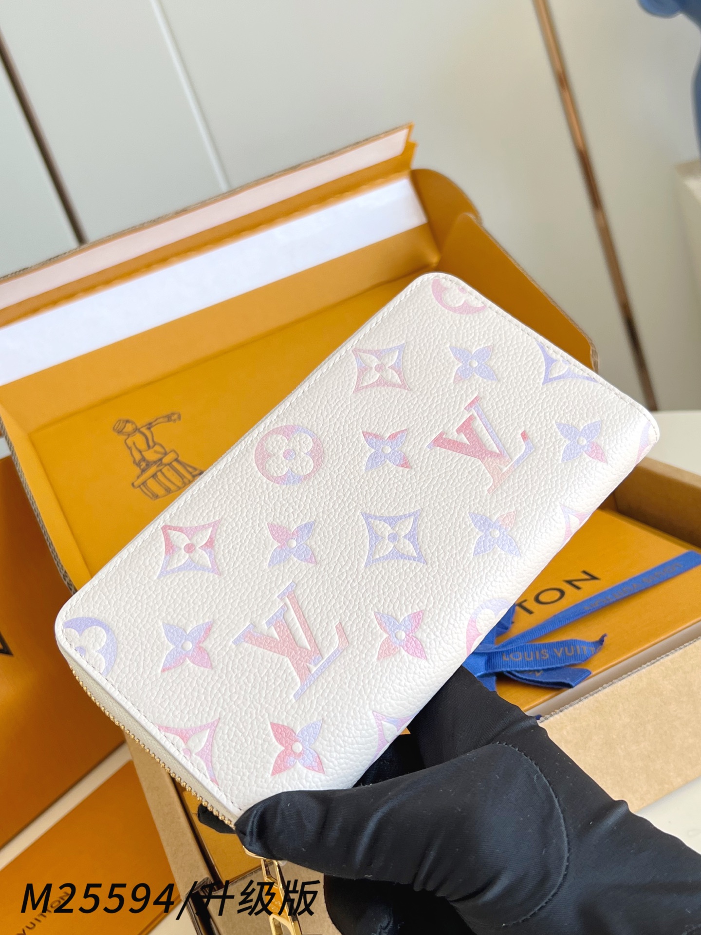 【 M25594/钢五金版 】🎁配全套精品包装 本款 zippy 钱夹 取材Monogram Empre