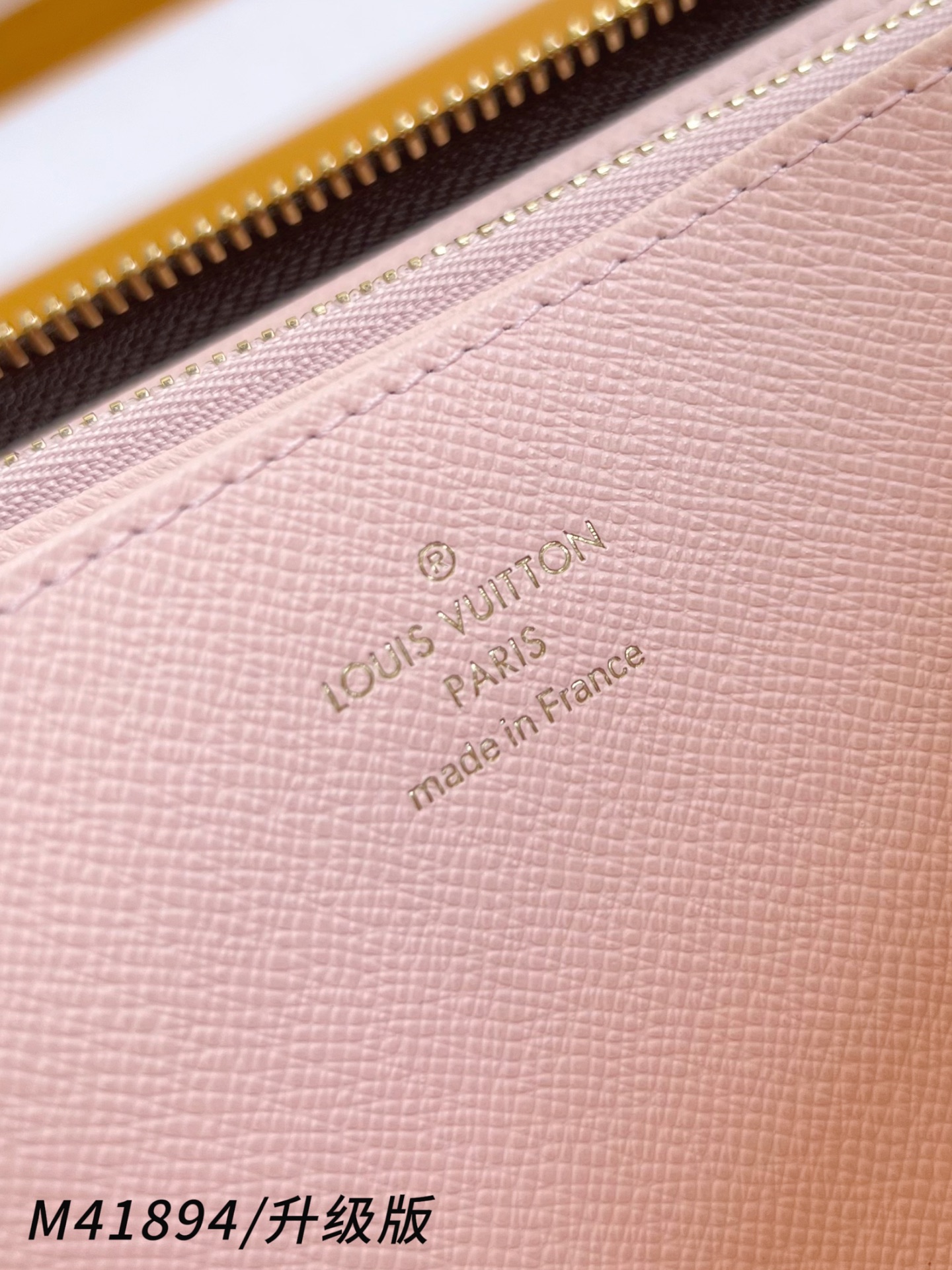【 M41894粉/钢五金版】🎁配全套精品包装 作为路易威登代表性作品之一，此款 Zippy 拉链钱夹由