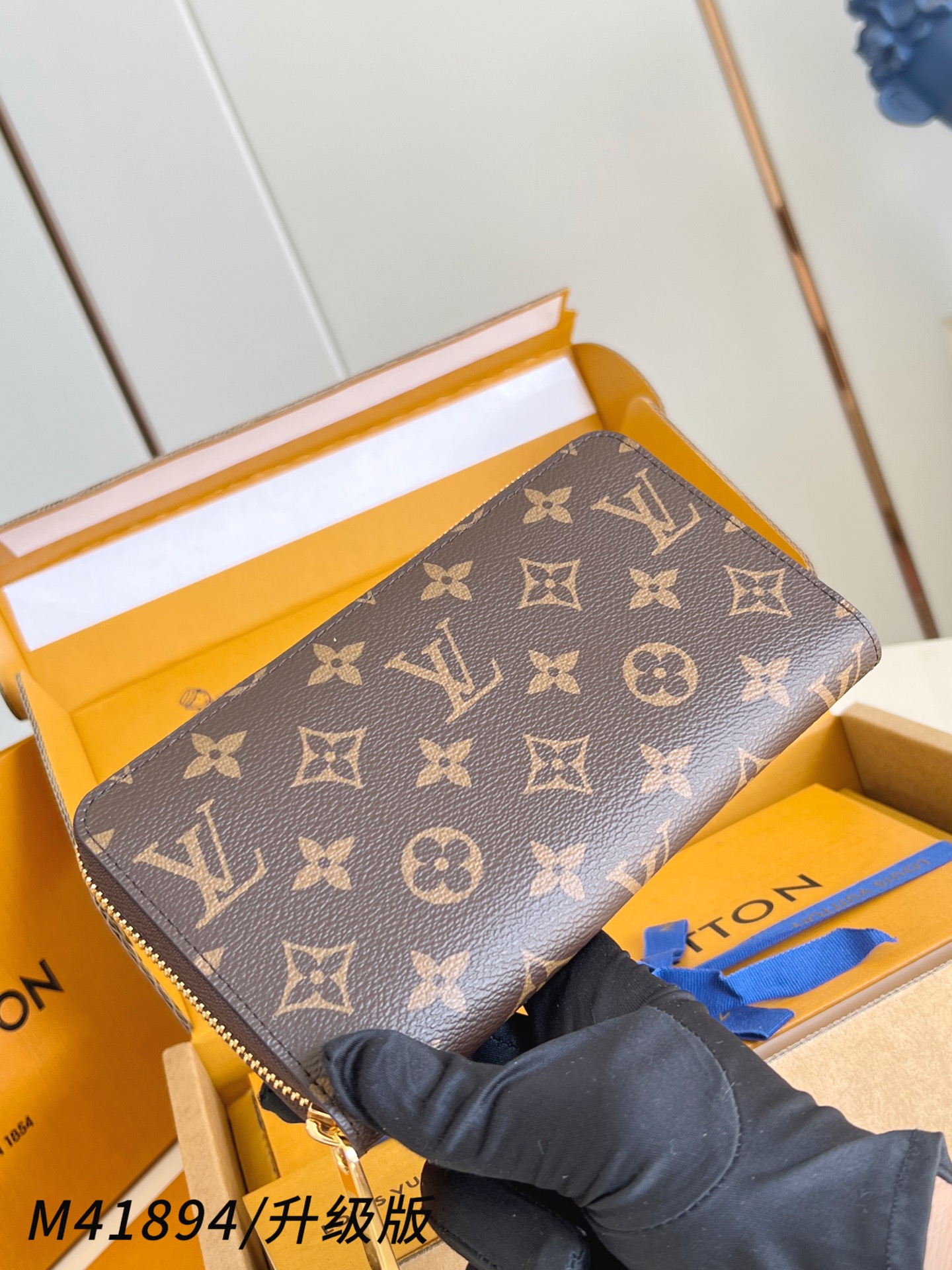 【 M41894粉/钢五金版】🎁配全套精品包装 作为路易威登代表性作品之一，此款 Zippy 拉链钱夹由