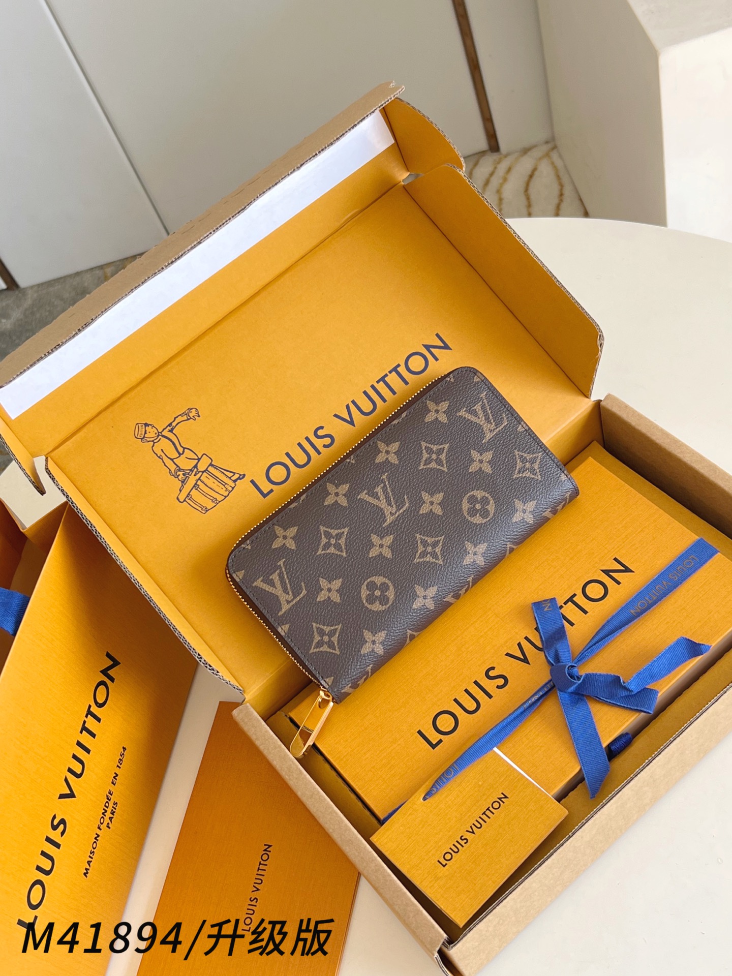 【 M41894粉/钢五金版】🎁配全套精品包装 作为路易威登代表性作品之一，此款 Zippy 拉链钱夹由