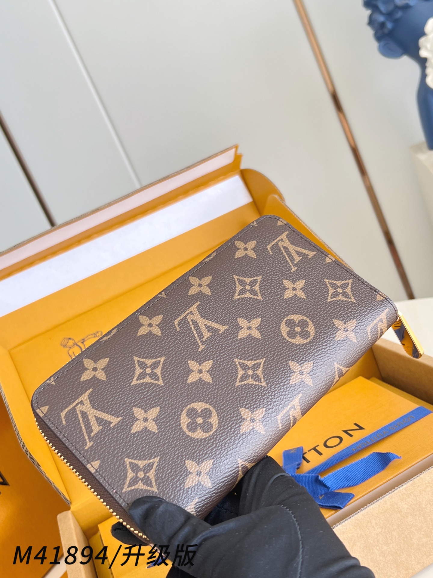 【 M41894粉/钢五金版】🎁配全套精品包装 作为路易威登代表性作品之一，此款 Zippy 拉链钱夹由