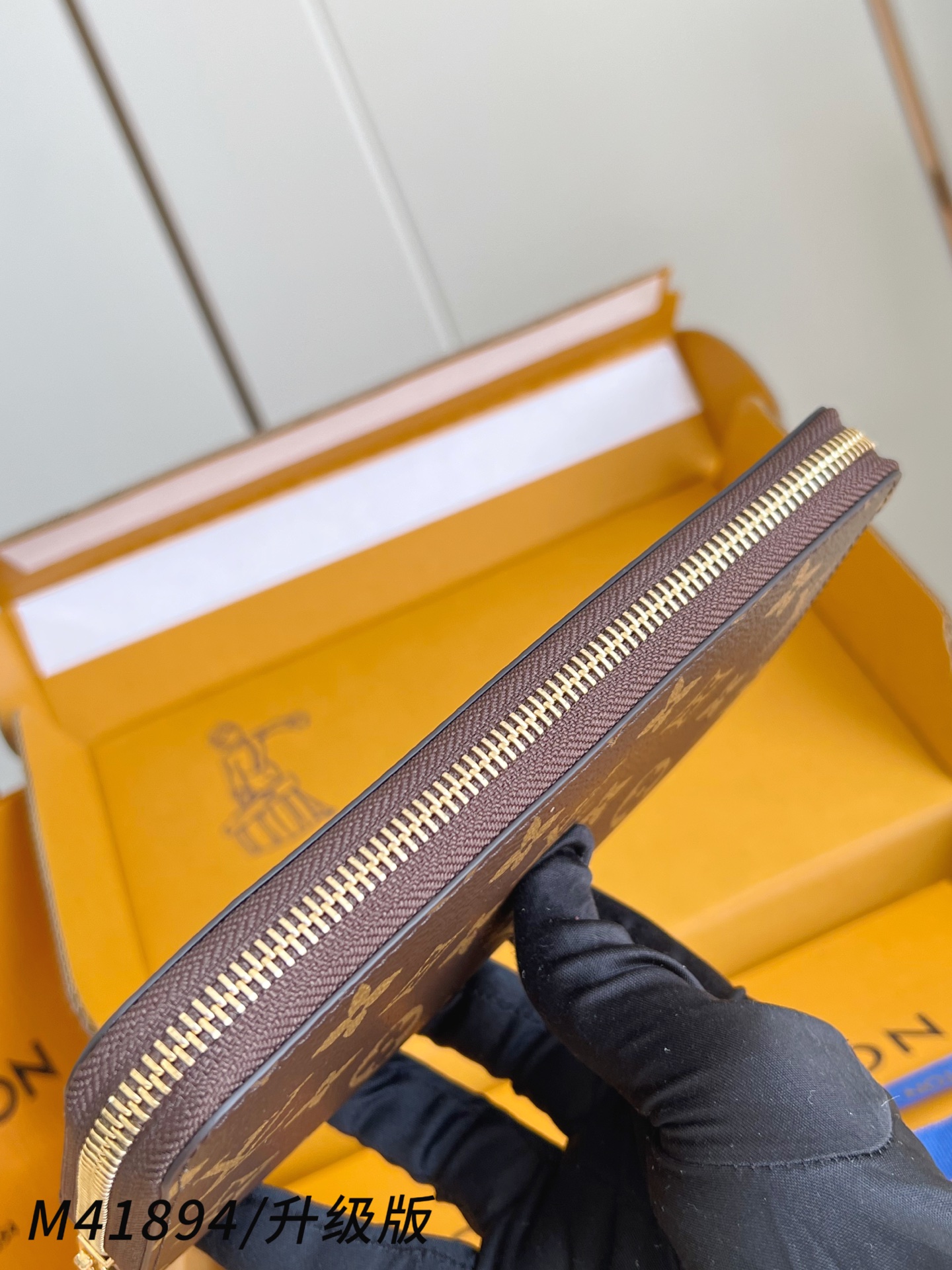 【 M41894粉/钢五金版】🎁配全套精品包装 作为路易威登代表性作品之一，此款 Zippy 拉链钱夹由