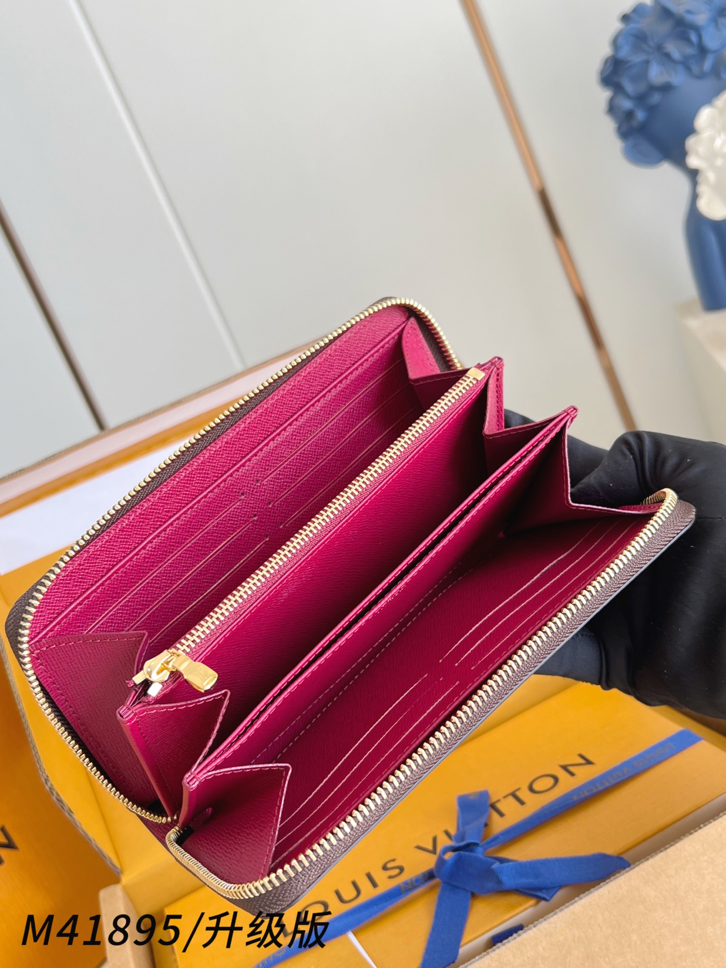 【 M41895紫红/钢五金版】🎁配全套精品包装 作为路易威登代表性作品之一，此款 Zippy 拉链钱夹