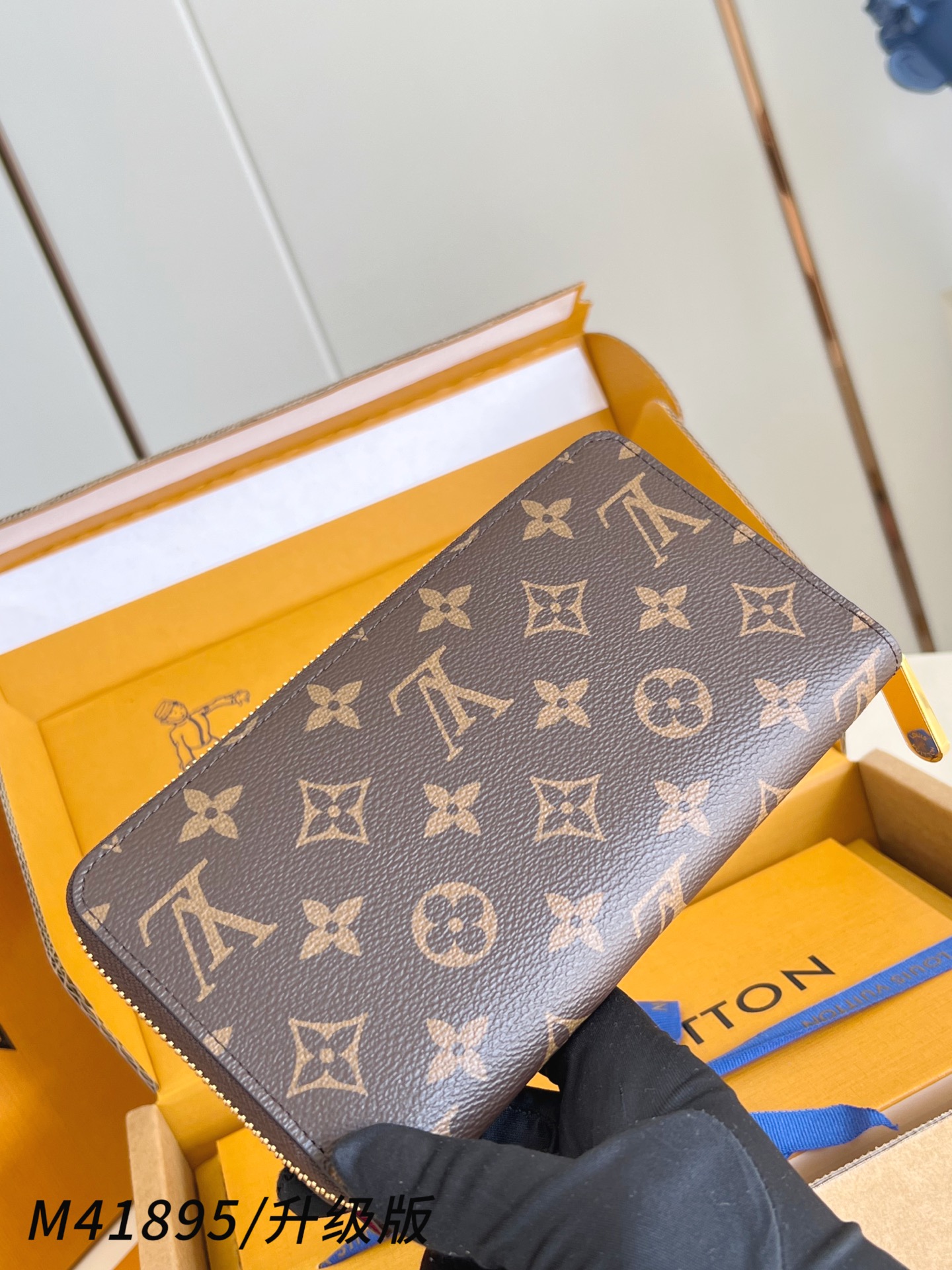 【 M41895紫红/钢五金版】🎁配全套精品包装 作为路易威登代表性作品之一，此款 Zippy 拉链钱夹