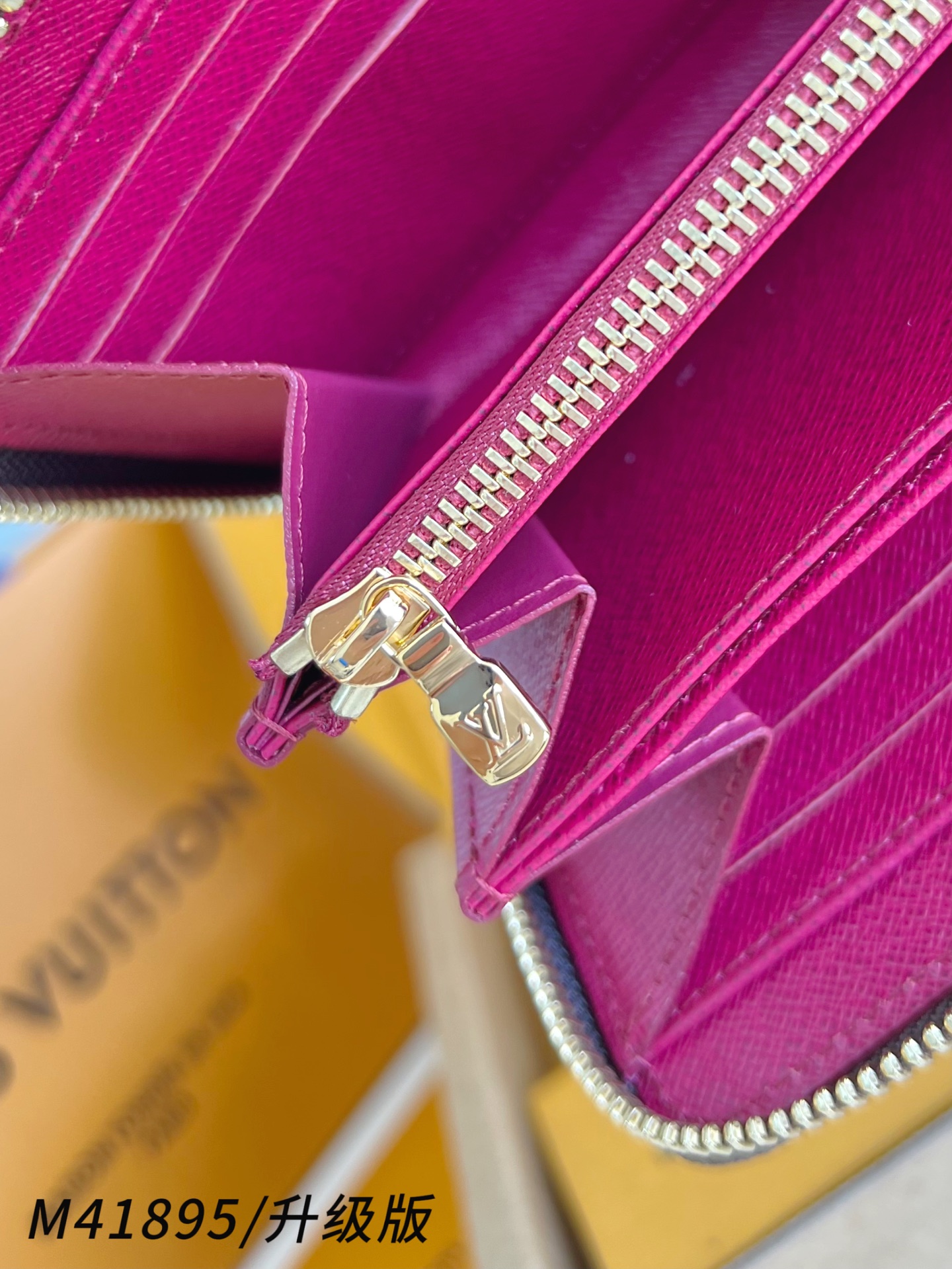 【 M41895紫红/钢五金版】🎁配全套精品包装 作为路易威登代表性作品之一，此款 Zippy 拉链钱夹