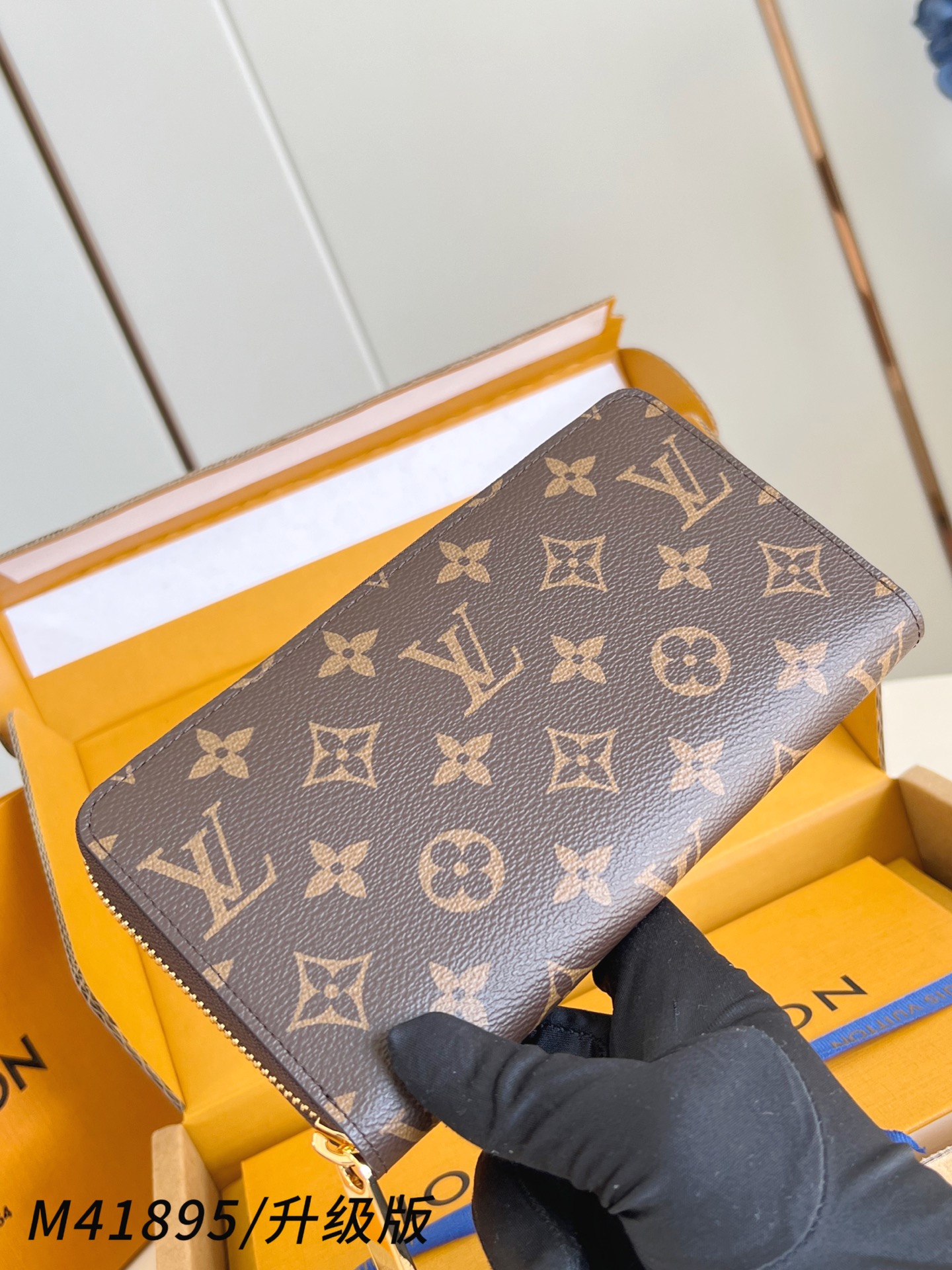 【 M41895紫红/钢五金版】🎁配全套精品包装 作为路易威登代表性作品之一，此款 Zippy 拉链钱夹