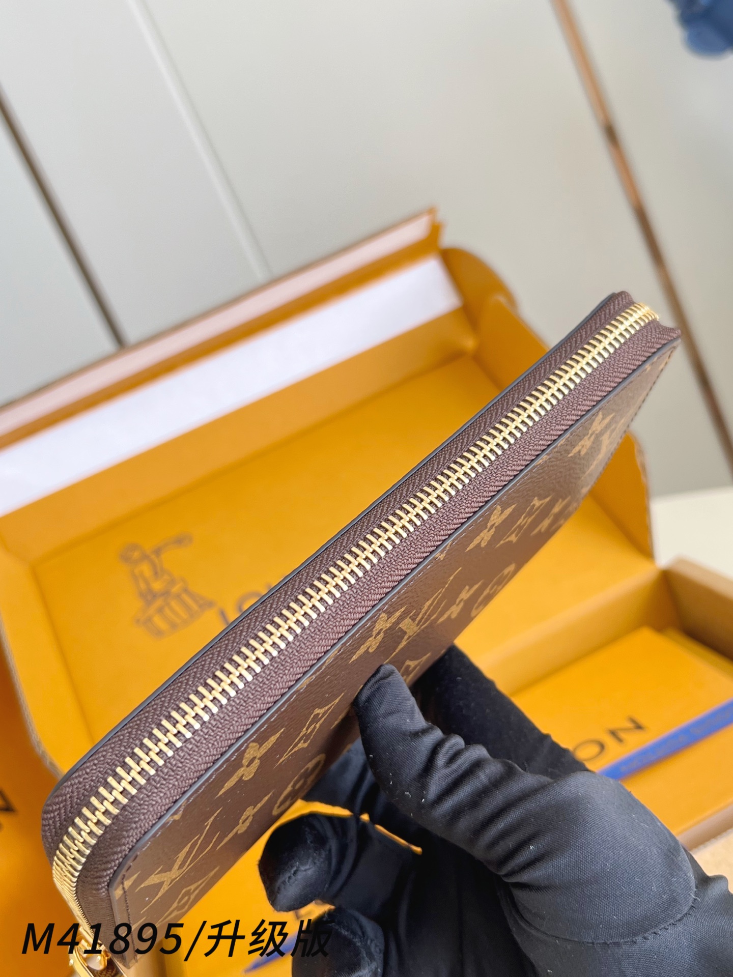 【 M41895紫红/钢五金版】🎁配全套精品包装 作为路易威登代表性作品之一，此款 Zippy 拉链钱夹