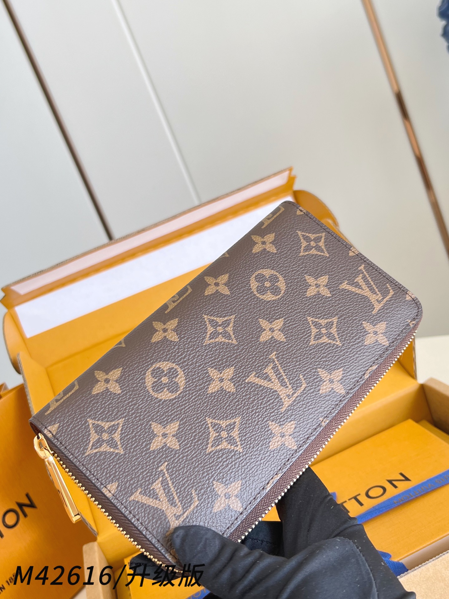 【 M42616啡/钢五金版】🎁配全套精品包装 作为路易威登代表性作品之一，此款 Zippy 拉链钱夹由