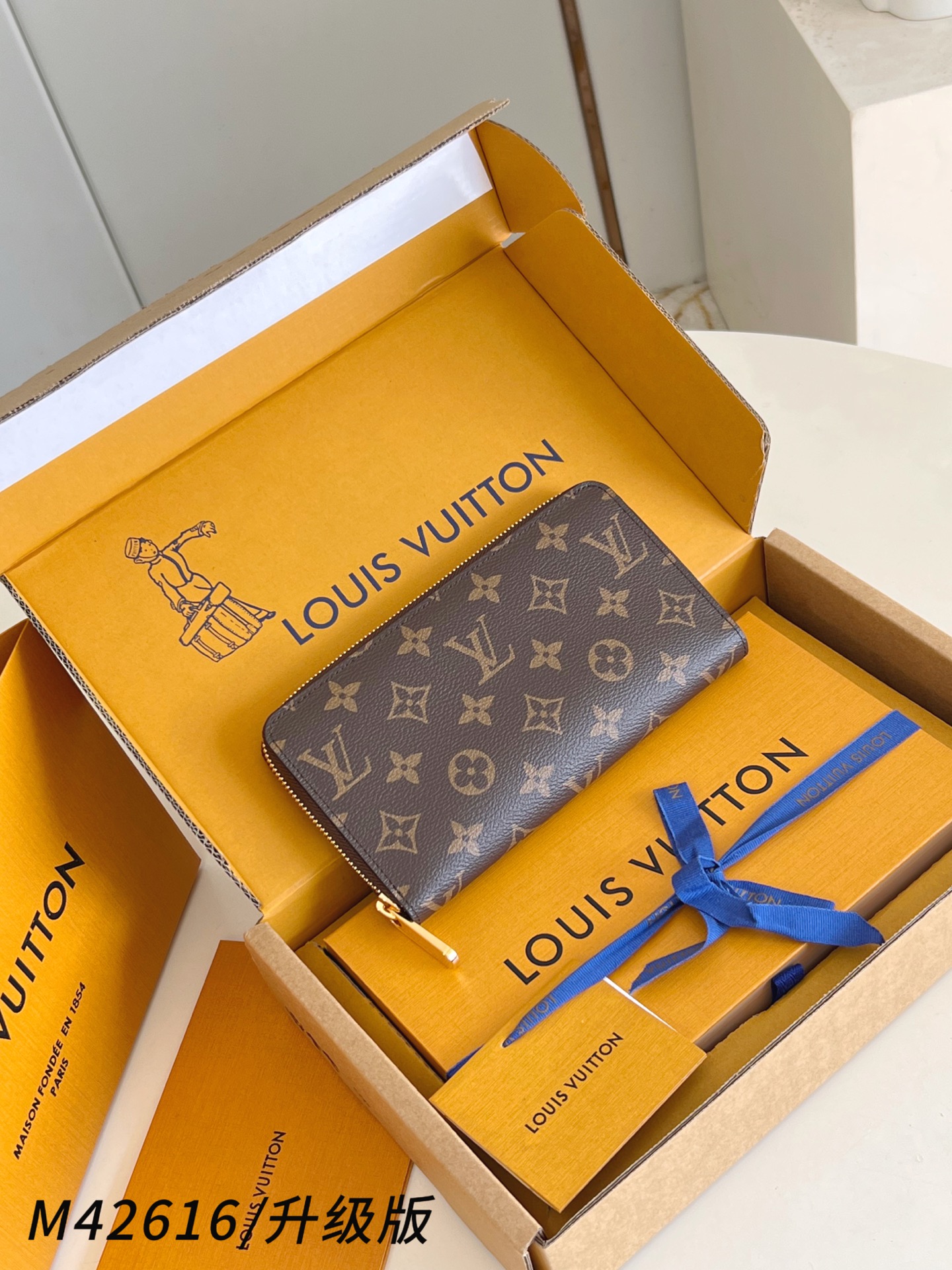 【 M42616啡/钢五金版】🎁配全套精品包装 作为路易威登代表性作品之一，此款 Zippy 拉链钱夹由