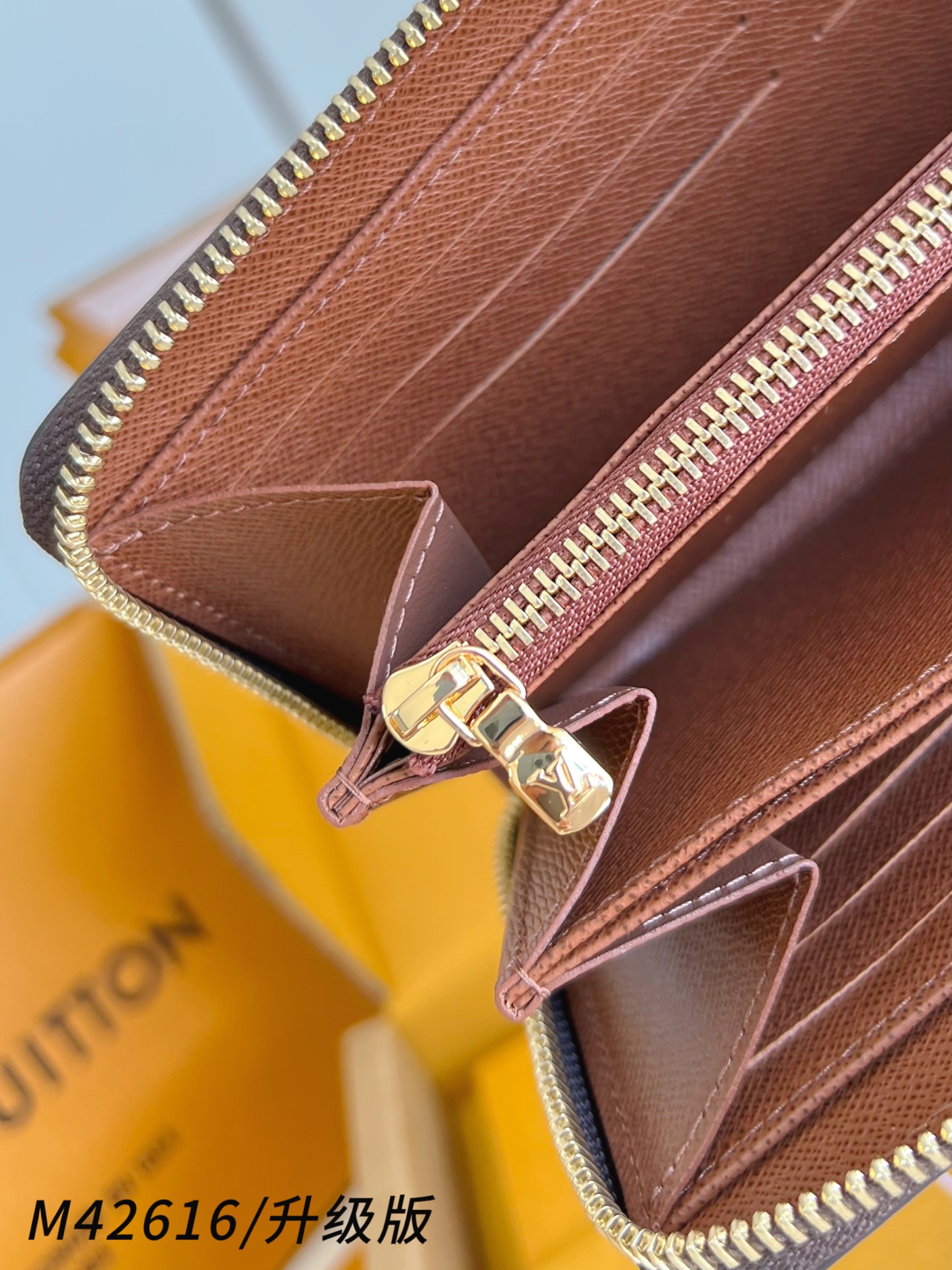 【 M42616啡/钢五金版】🎁配全套精品包装 作为路易威登代表性作品之一，此款 Zippy 拉链钱夹由