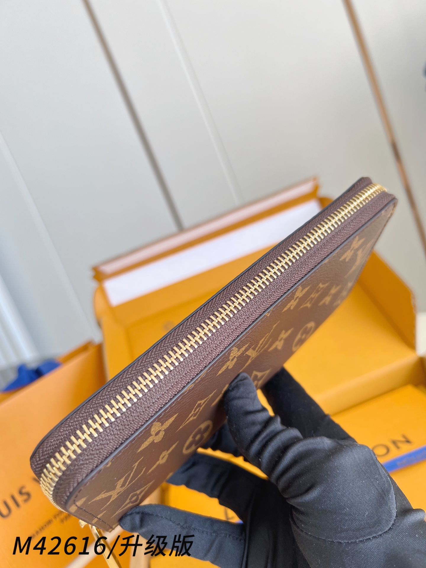 【 M42616啡/钢五金版】🎁配全套精品包装 作为路易威登代表性作品之一，此款 Zippy 拉链钱夹由