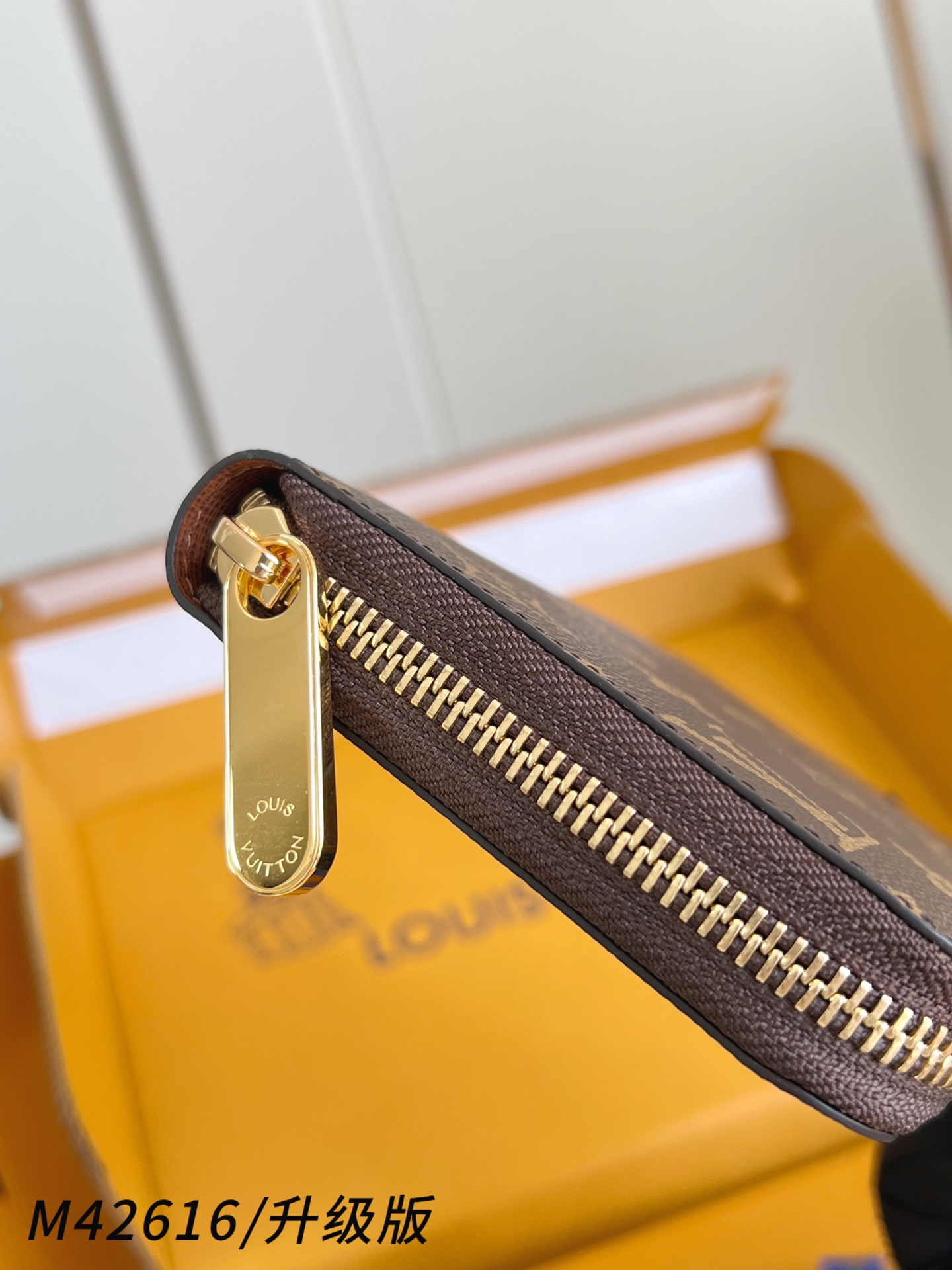 【 M42616啡/钢五金版】🎁配全套精品包装 作为路易威登代表性作品之一，此款 Zippy 拉链钱夹由