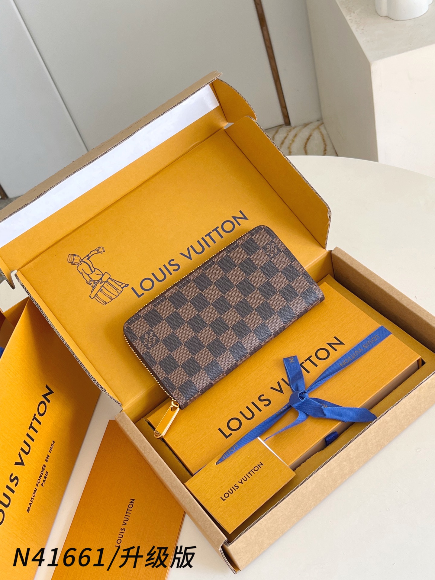 【 N41661咖格/钢五金版】🎁配全套精品包装 作为路易威登代表性作品之一，此款 Zippy 拉链钱夹