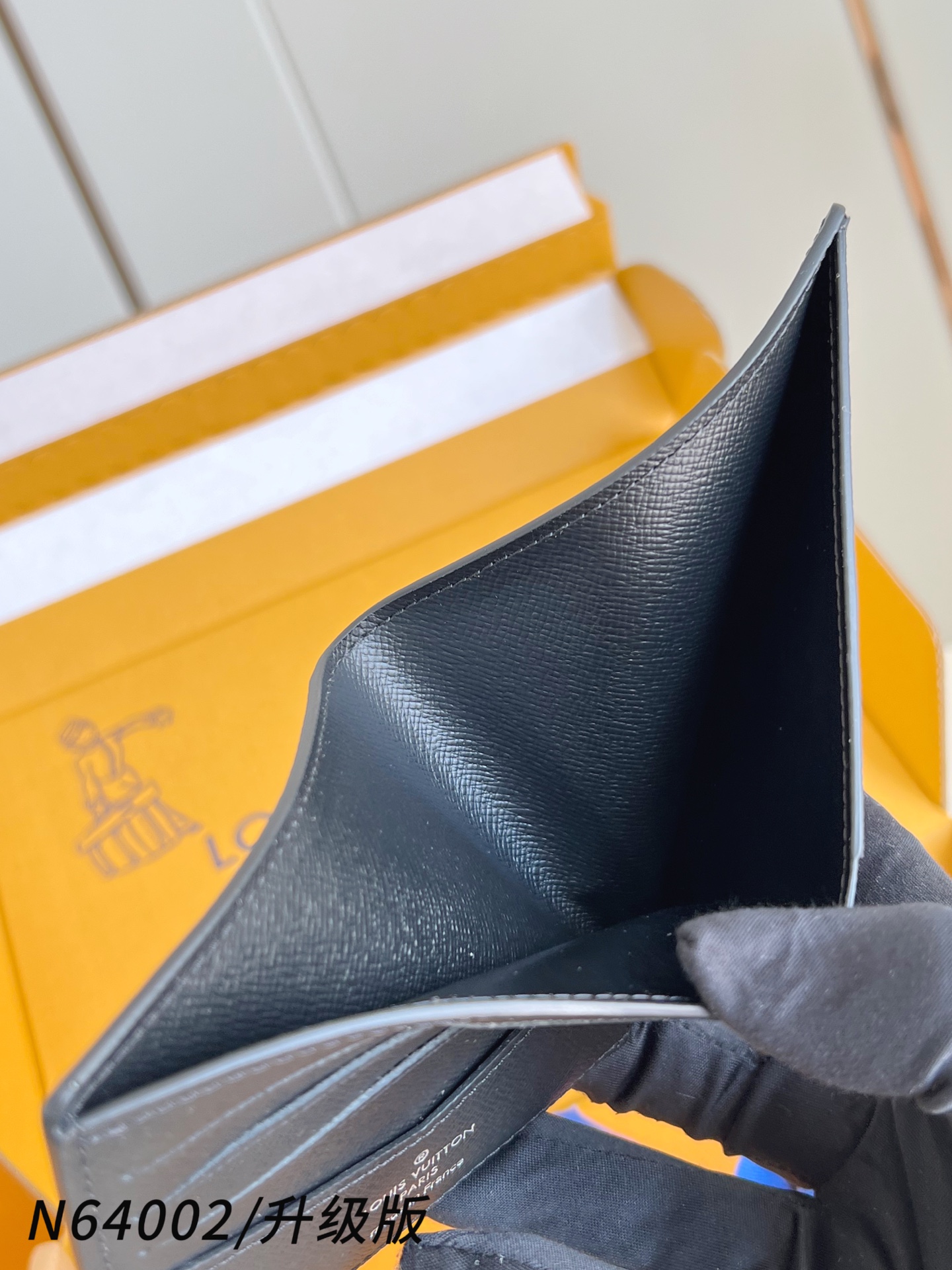 【 N64002黑格/升级版 】🎁配全套精品包装 slender 钱包采用 Monogram 帆布制造，
