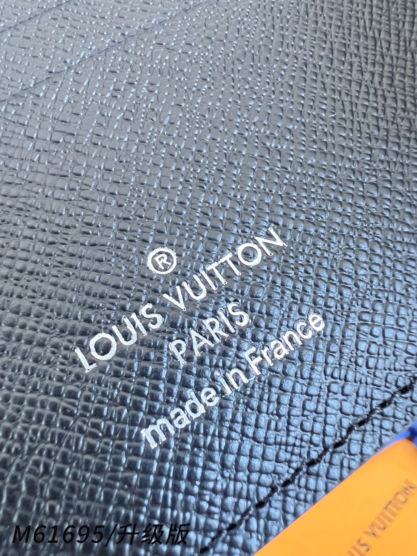 【 M61695黑花/升级版 】Multiple 钱包采用 Monogram 帆布制造，设有多个口袋，可