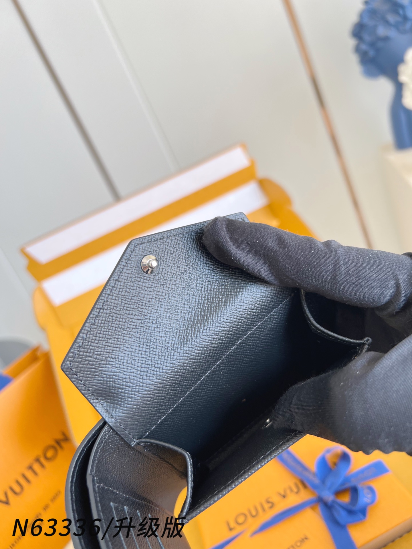 【 N63336黑格/升级版 】🎁配全套精品包装 Marco 包采用 Monogram 帆布制造，设有多
