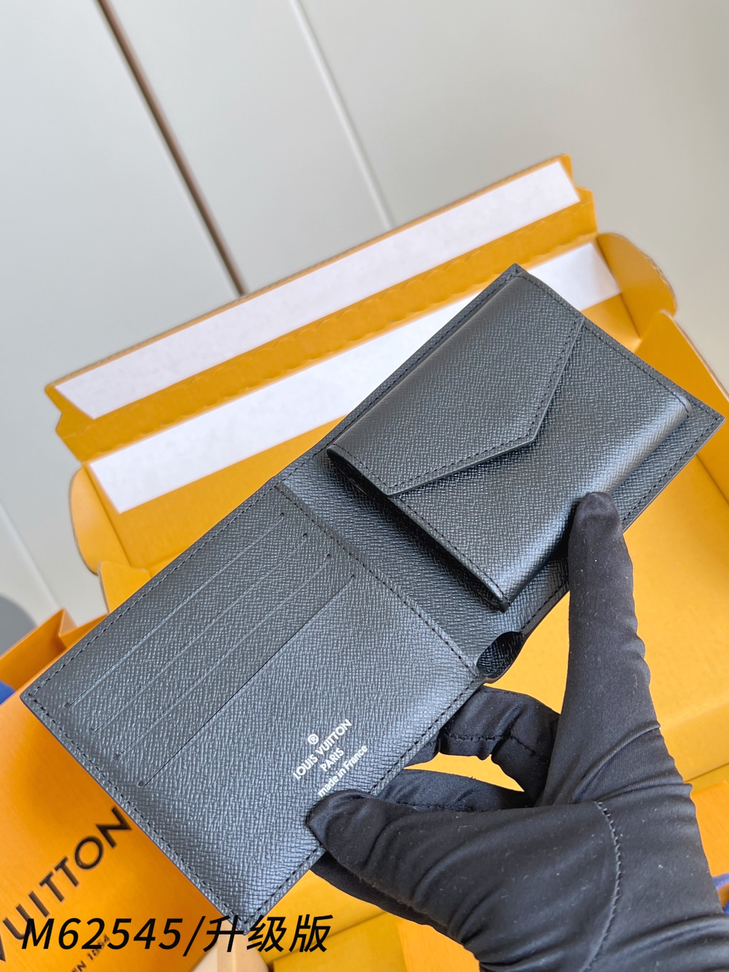 【 M62545黑花/升级版 】🎁配全套精品包装 Marco 包采用 Monogram 帆布制造，设有多