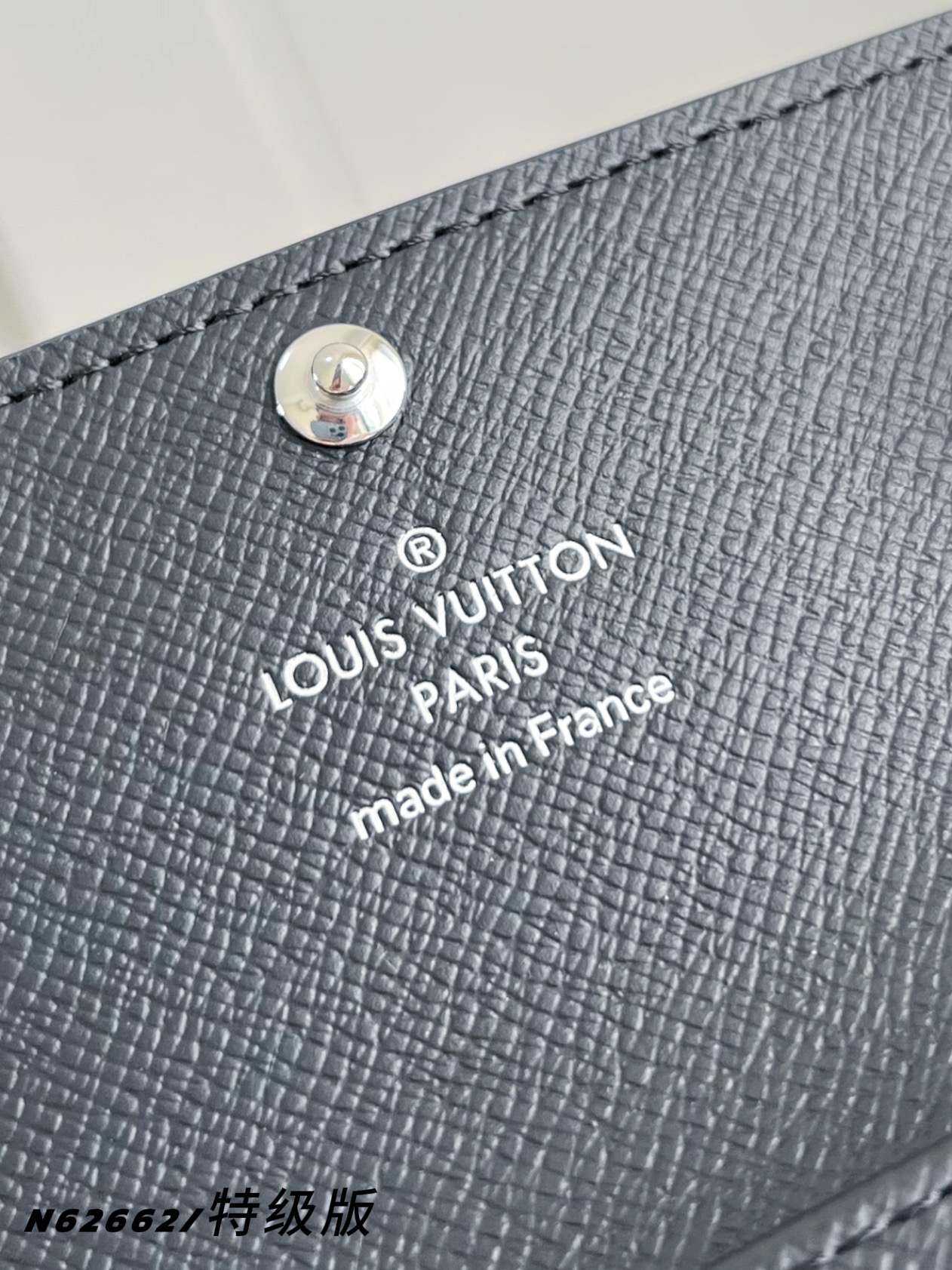 【 N62662/特级全钢版 】设计小巧精致的钥匙包！设有六个可系扣六把钥匙的锁扣。采用Monogram