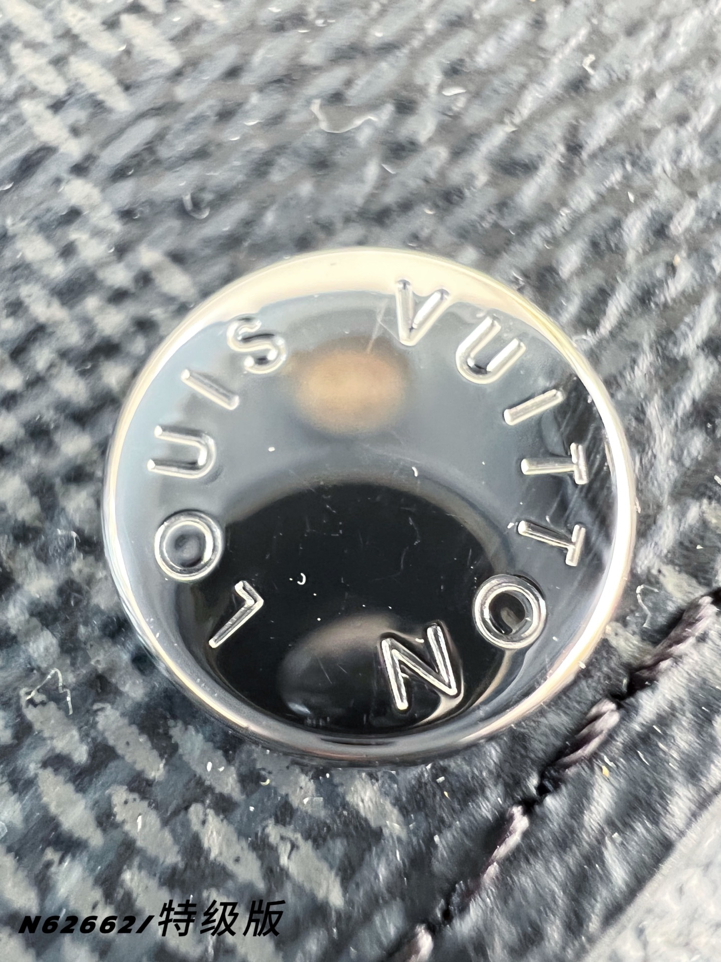 【 N62662/特级全钢版 】设计小巧精致的钥匙包！设有六个可系扣六把钥匙的锁扣。采用Monogram