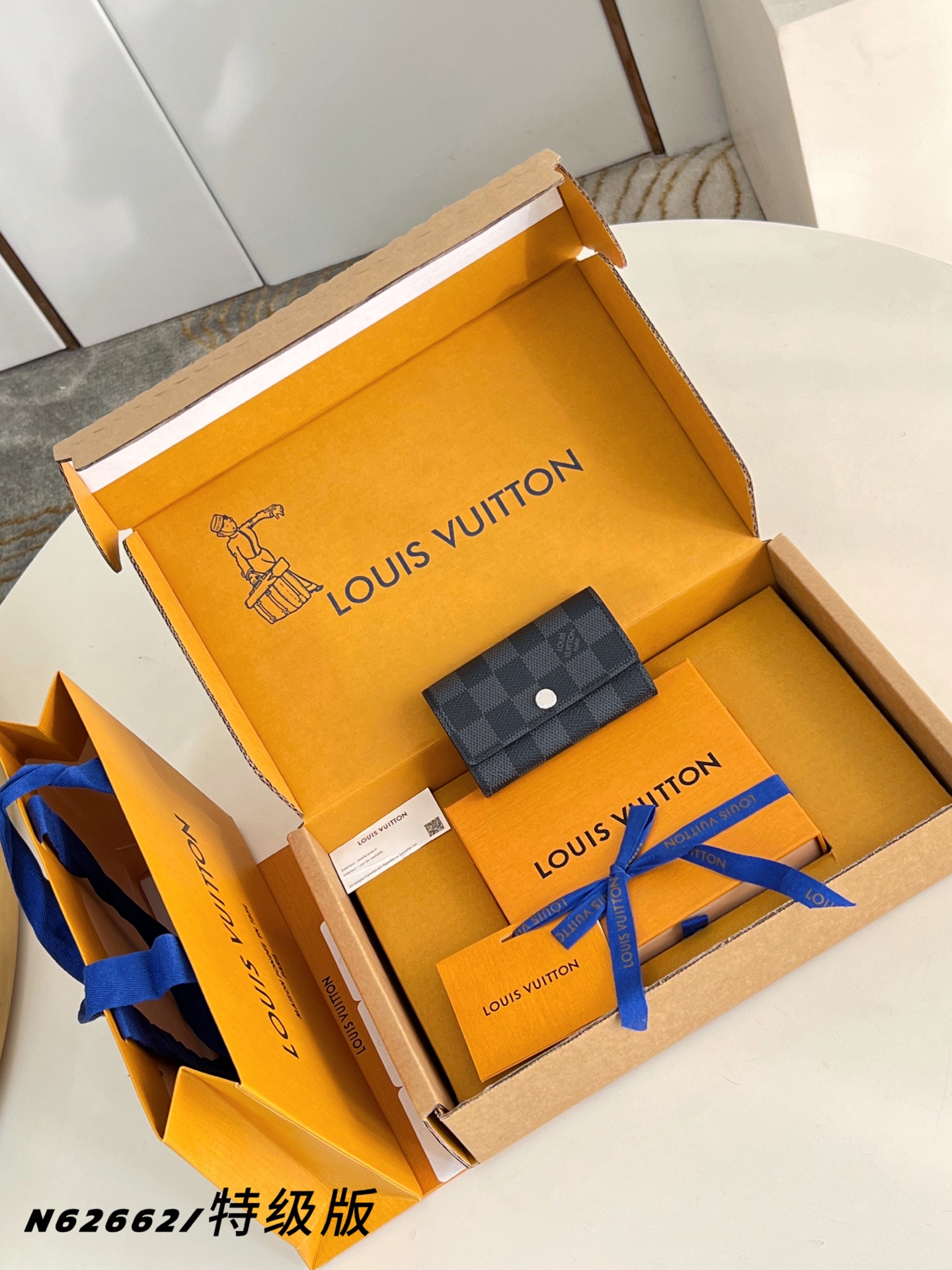 【 N62662/特级全钢版 】设计小巧精致的钥匙包！设有六个可系扣六把钥匙的锁扣。采用Monogram