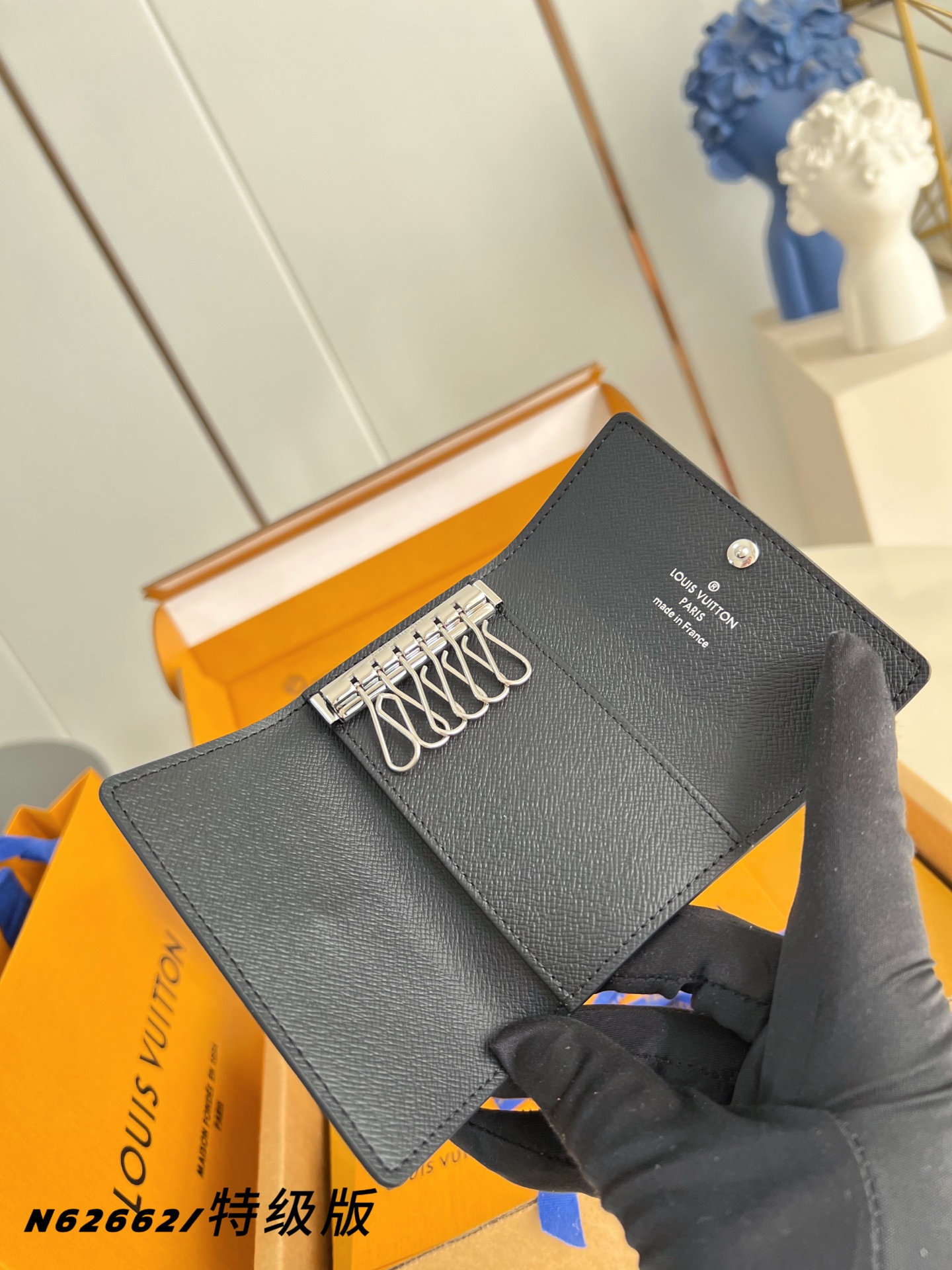 【 N62662/特级全钢版 】设计小巧精致的钥匙包！设有六个可系扣六把钥匙的锁扣。采用Monogram