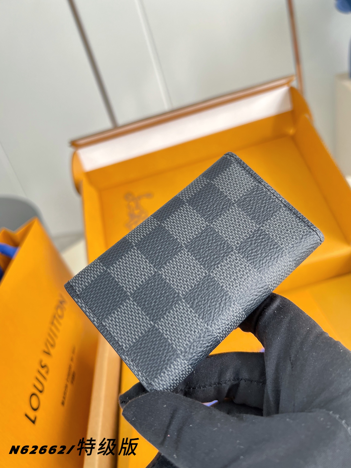 【 N62662/特级全钢版 】设计小巧精致的钥匙包！设有六个可系扣六把钥匙的锁扣。采用Monogram