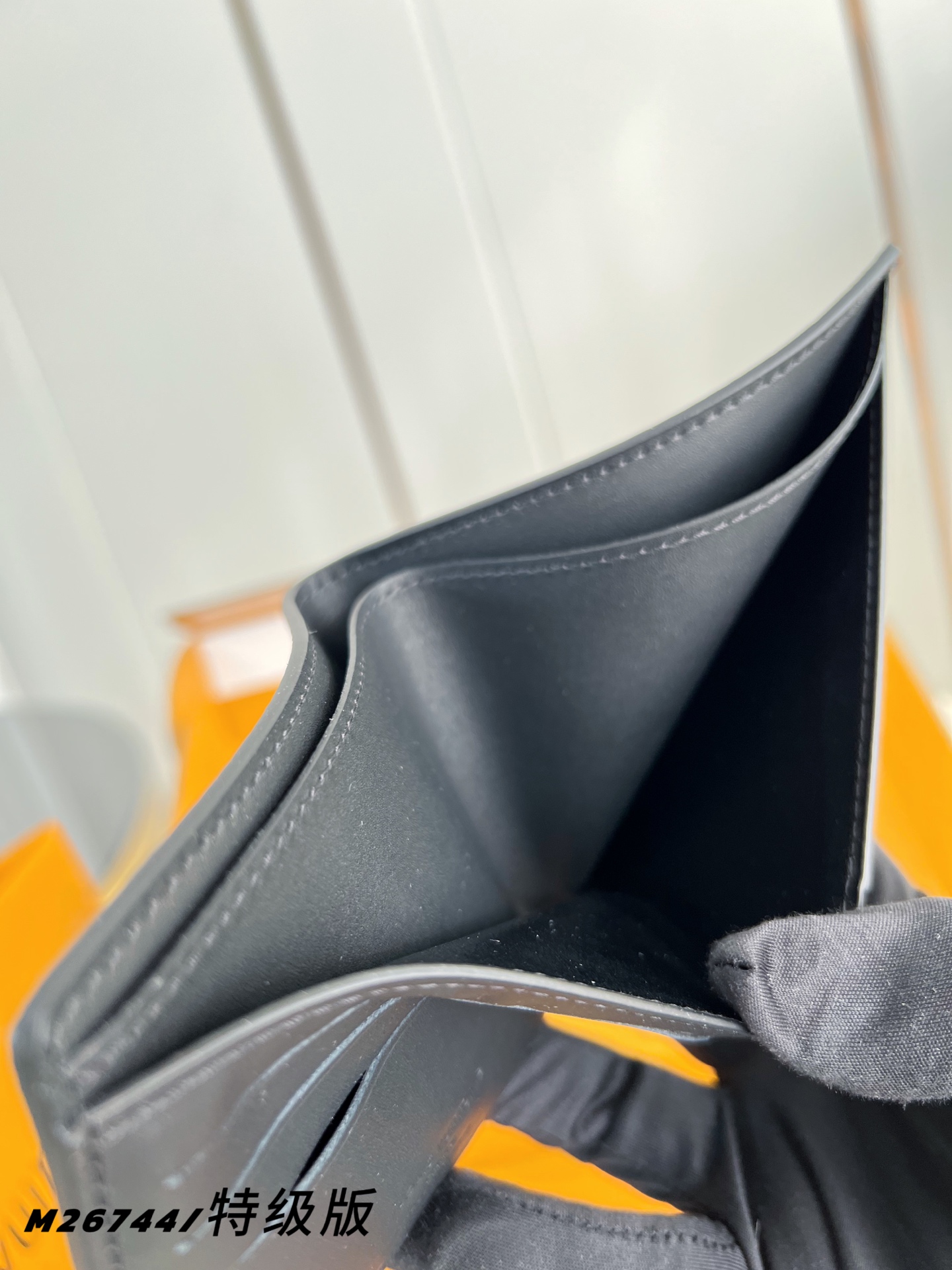 【 M26744/特级全钢版 】本款 Multiple 钱夹以 Monogram Midnight 涂层