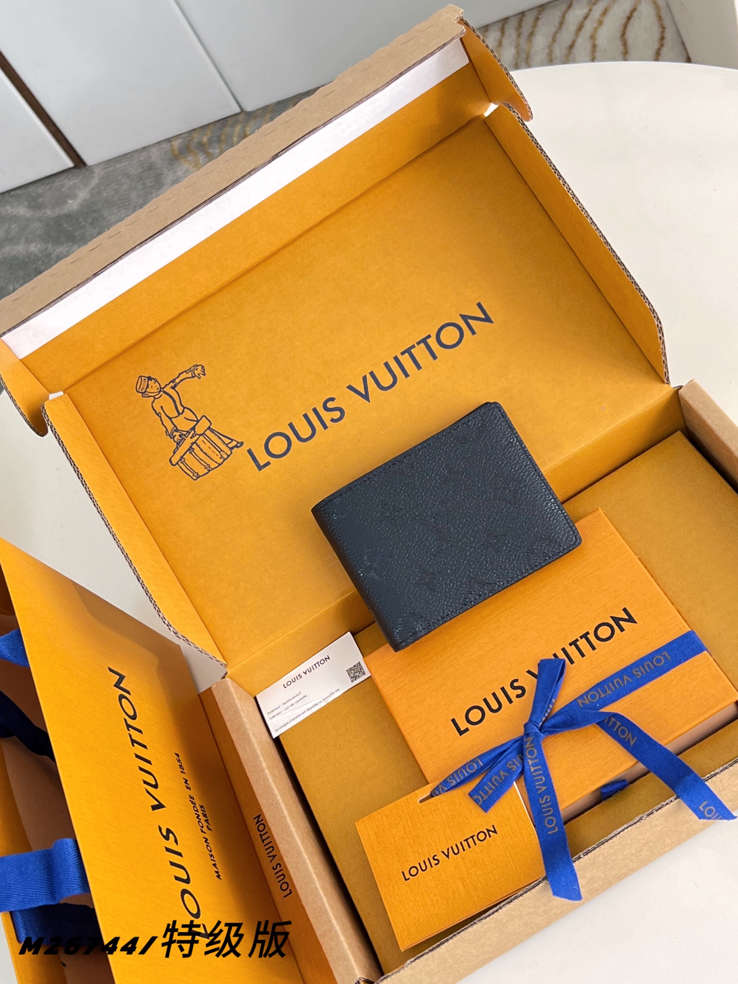 【 M26744/特级全钢版 】本款 Multiple 钱夹以 Monogram Midnight 涂层