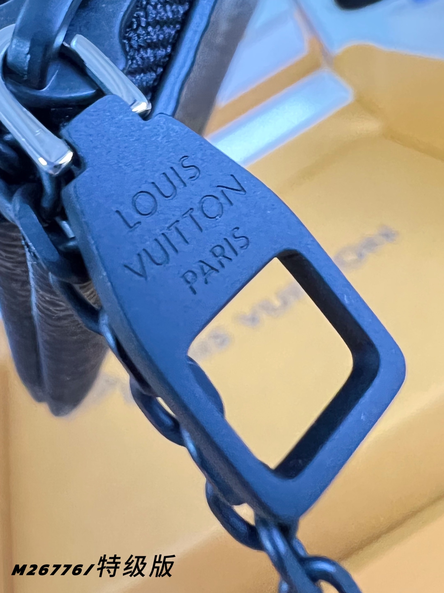 【 M26776/特级全钢版 】本款钥匙零钱包取材 Monogram Midnight 涂层帆布，以工致