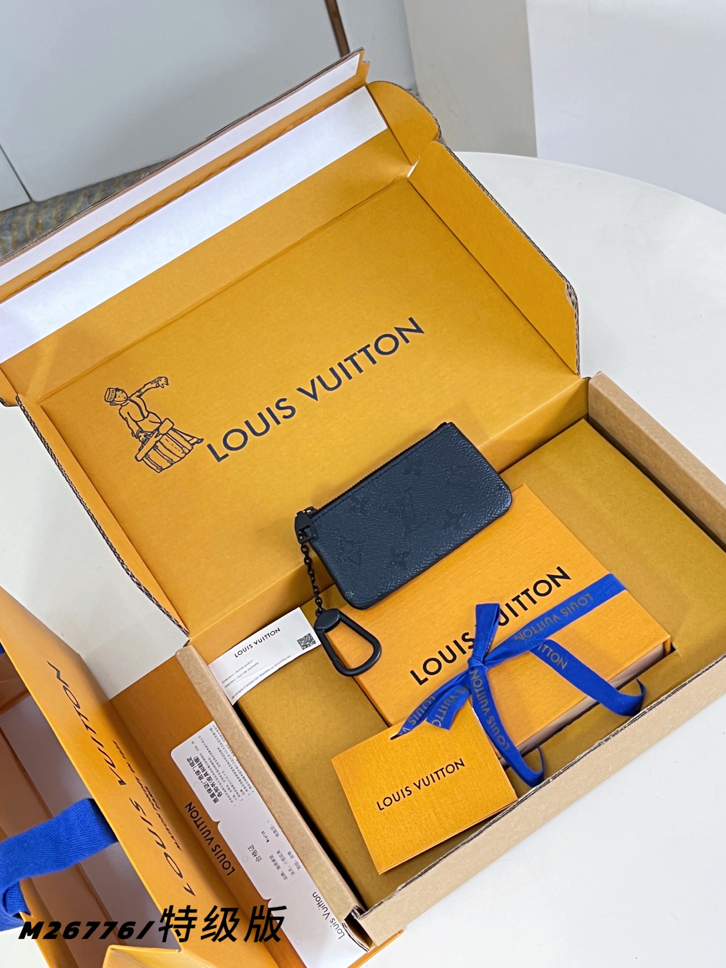 【 M26776/特级全钢版 】本款钥匙零钱包取材 Monogram Midnight 涂层帆布，以工致