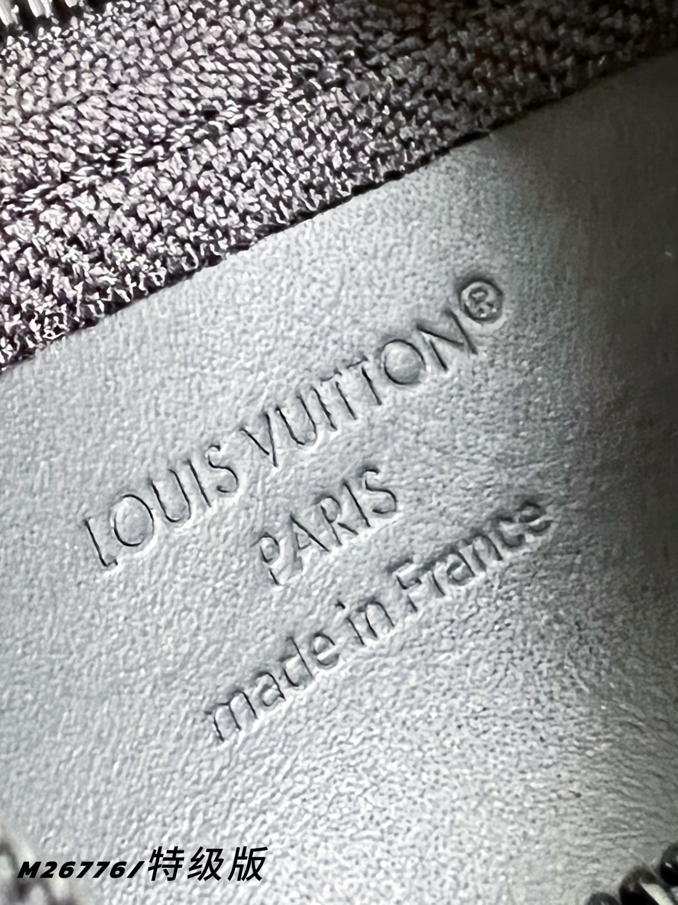 【 M26776/特级全钢版 】本款钥匙零钱包取材 Monogram Midnight 涂层帆布，以工致