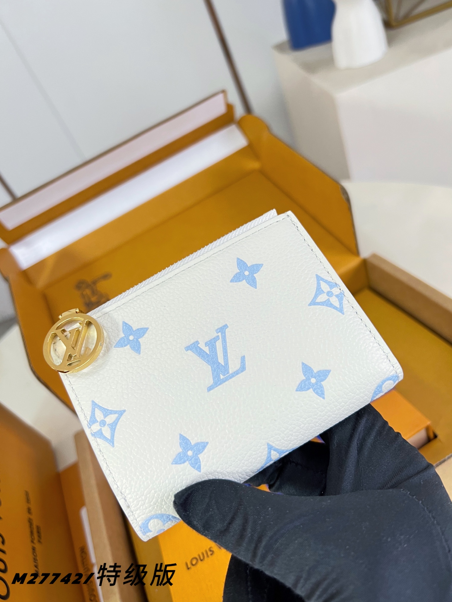 【 M27742/特级全钢版 】這款Sweet Escape系列的Lisa銀包以品牌標誌性的Monogr