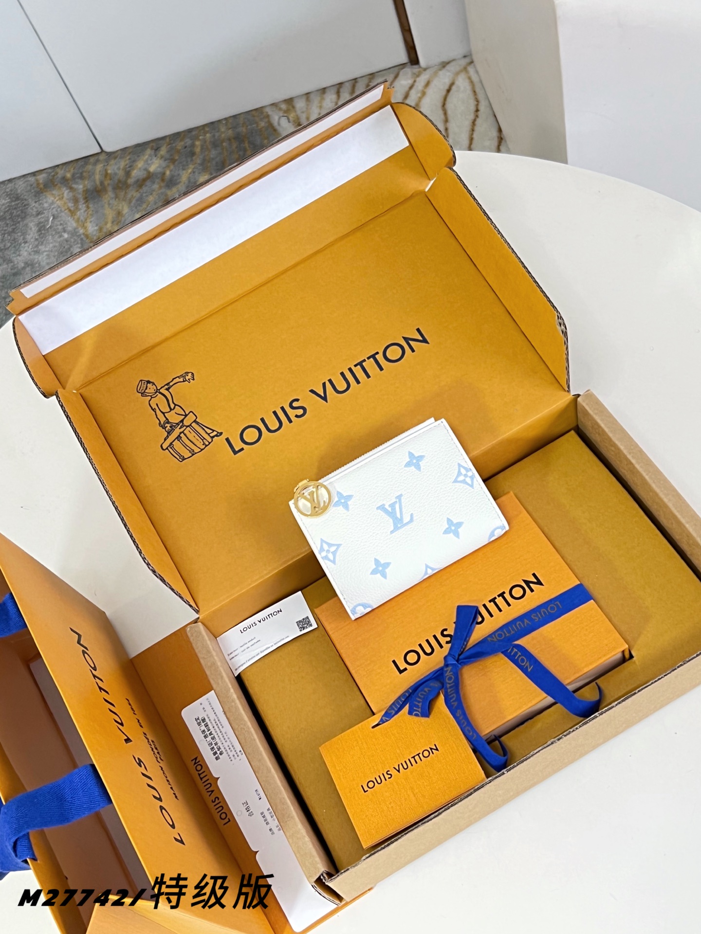 【 M27742/特级全钢版 】這款Sweet Escape系列的Lisa銀包以品牌標誌性的Monogr