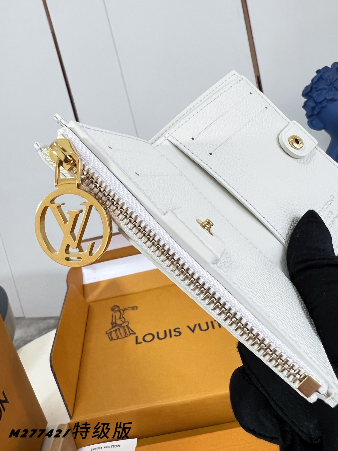 【 M27742/特级全钢版 】這款Sweet Escape系列的Lisa銀包以品牌標誌性的Monogr