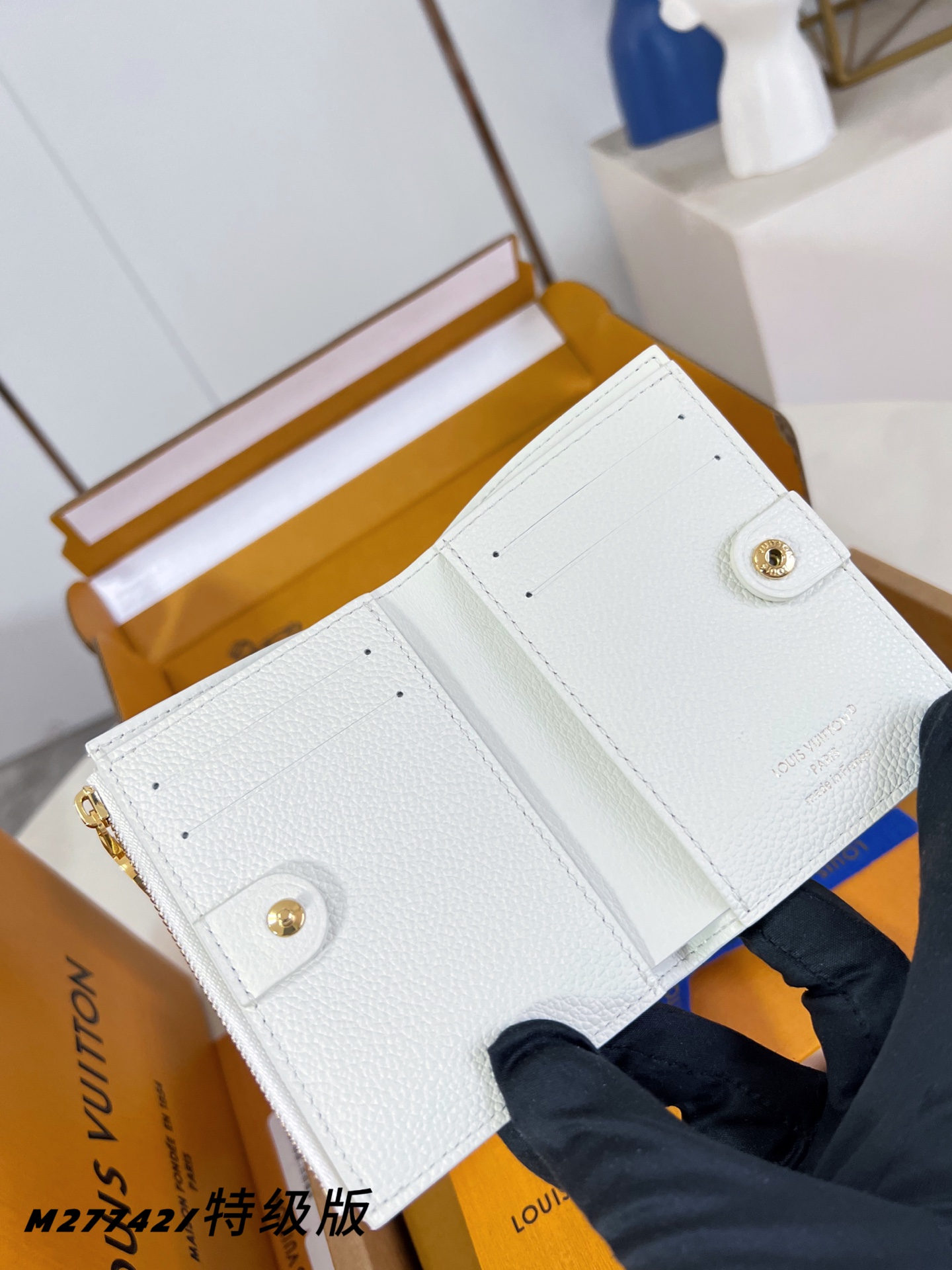 【 M27742/特级全钢版 】這款Sweet Escape系列的Lisa銀包以品牌標誌性的Monogr