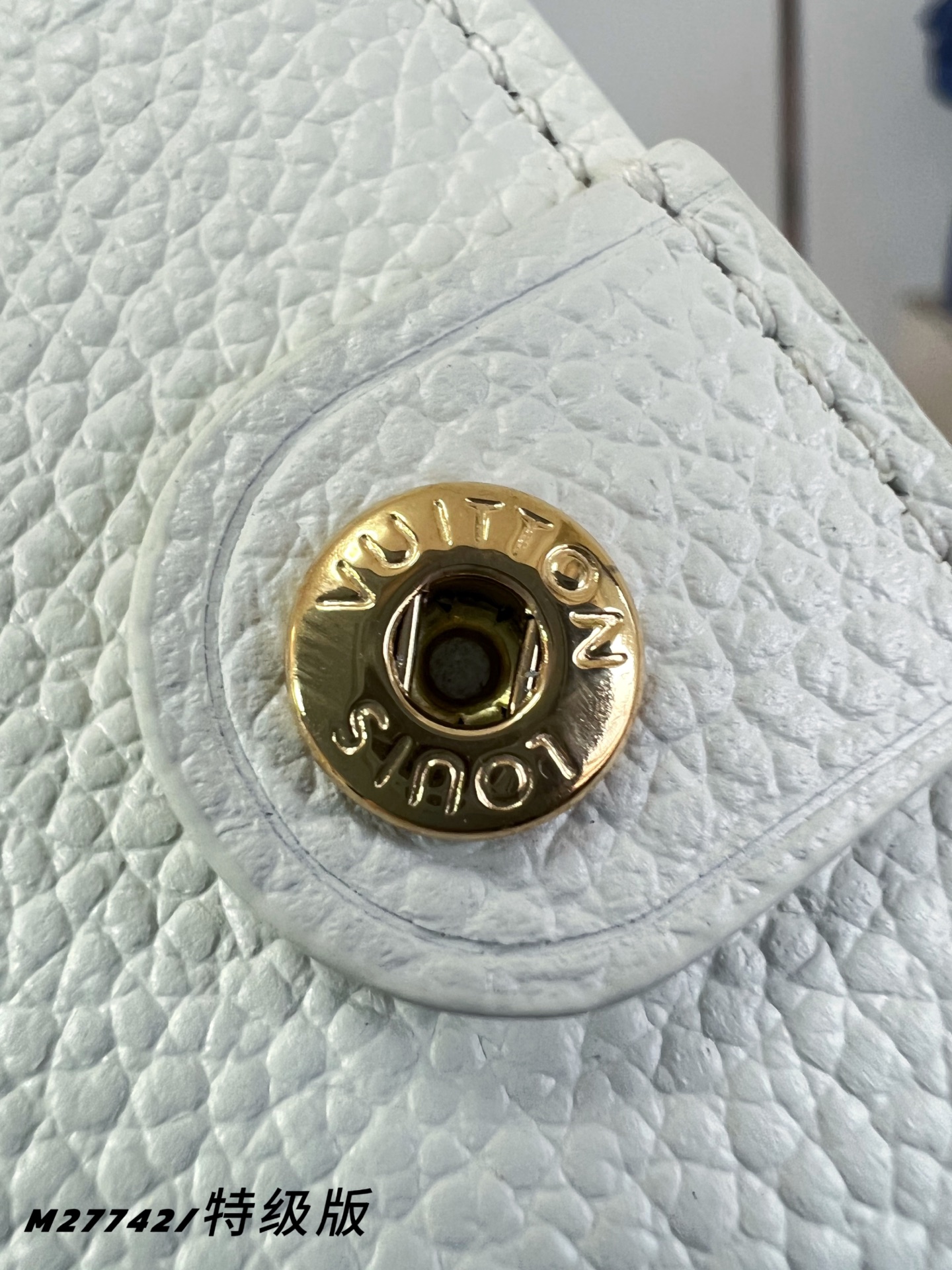 【 M27742/特级全钢版 】這款Sweet Escape系列的Lisa銀包以品牌標誌性的Monogr