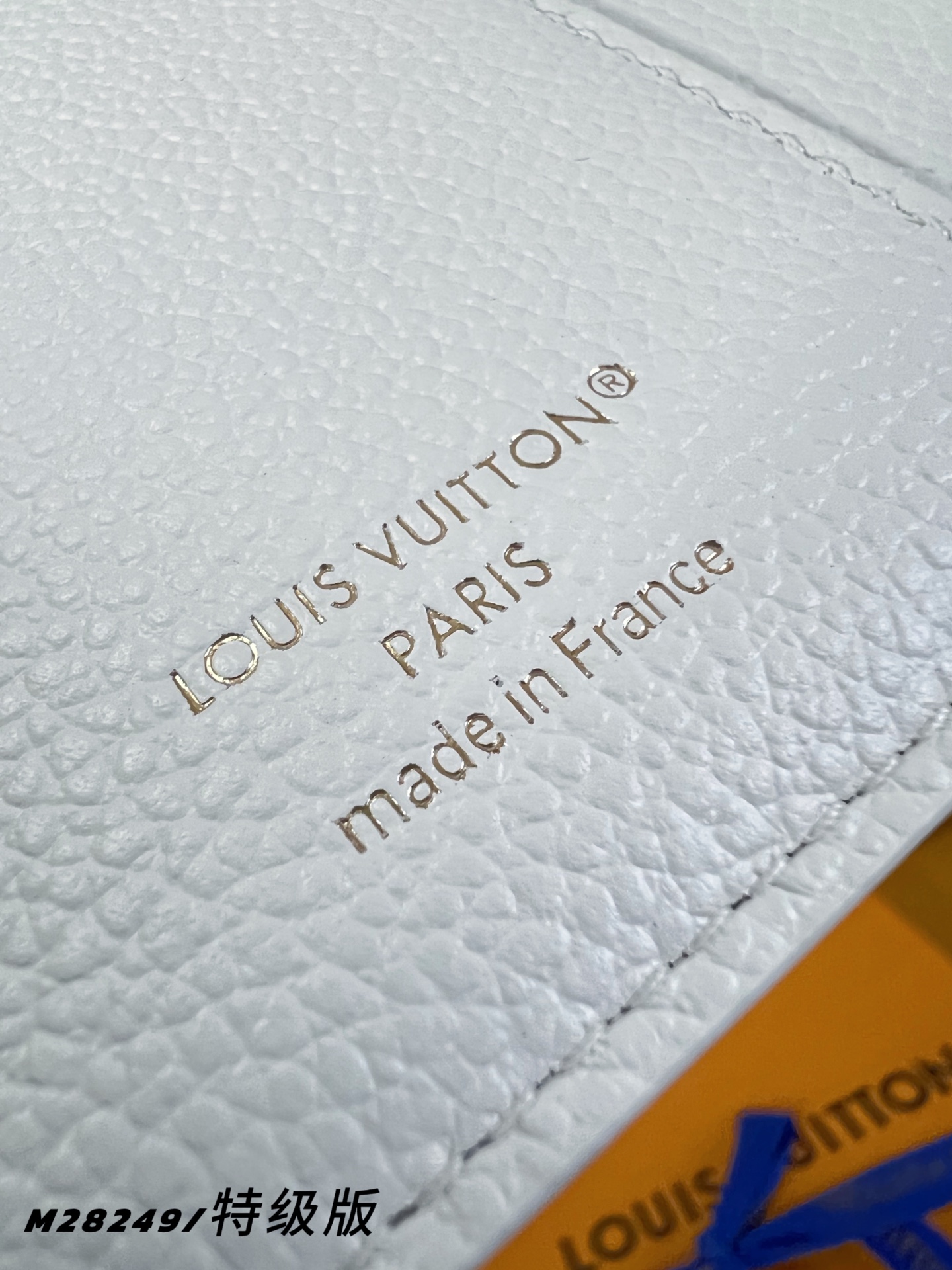 【 M28249/特级全钢版 】這款Sweet Escape系列的Victorine銀包以Milky白色