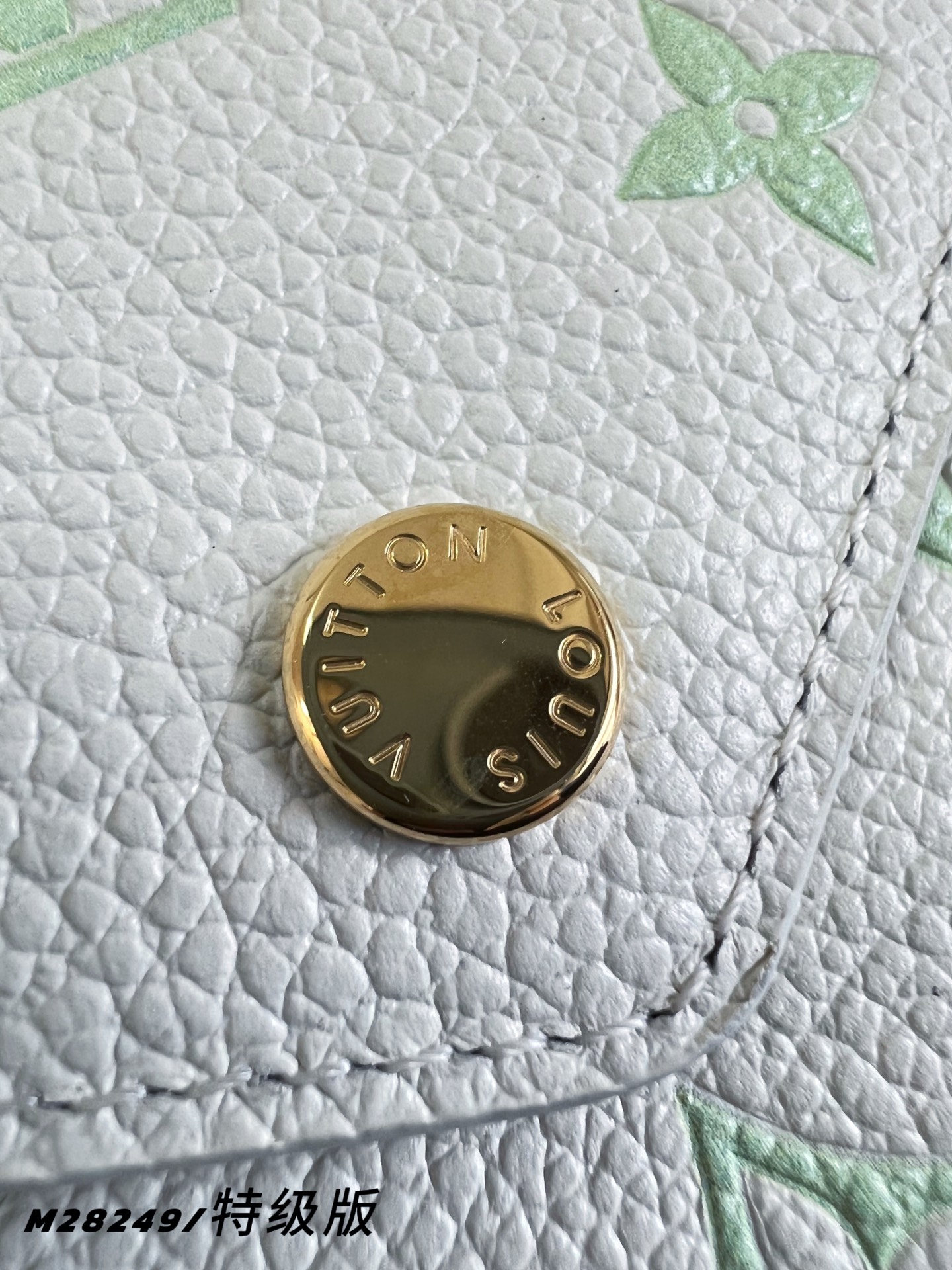 【 M28249/特级全钢版 】這款Sweet Escape系列的Victorine銀包以Milky白色