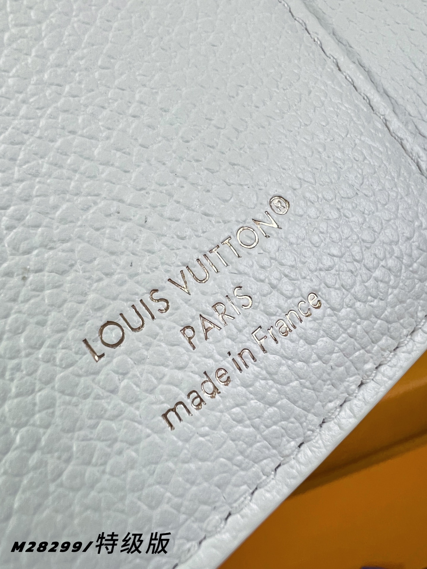 【 M28299/特级全钢版 】這款Sweet Escape系列的Victorine銀包以Milky白色