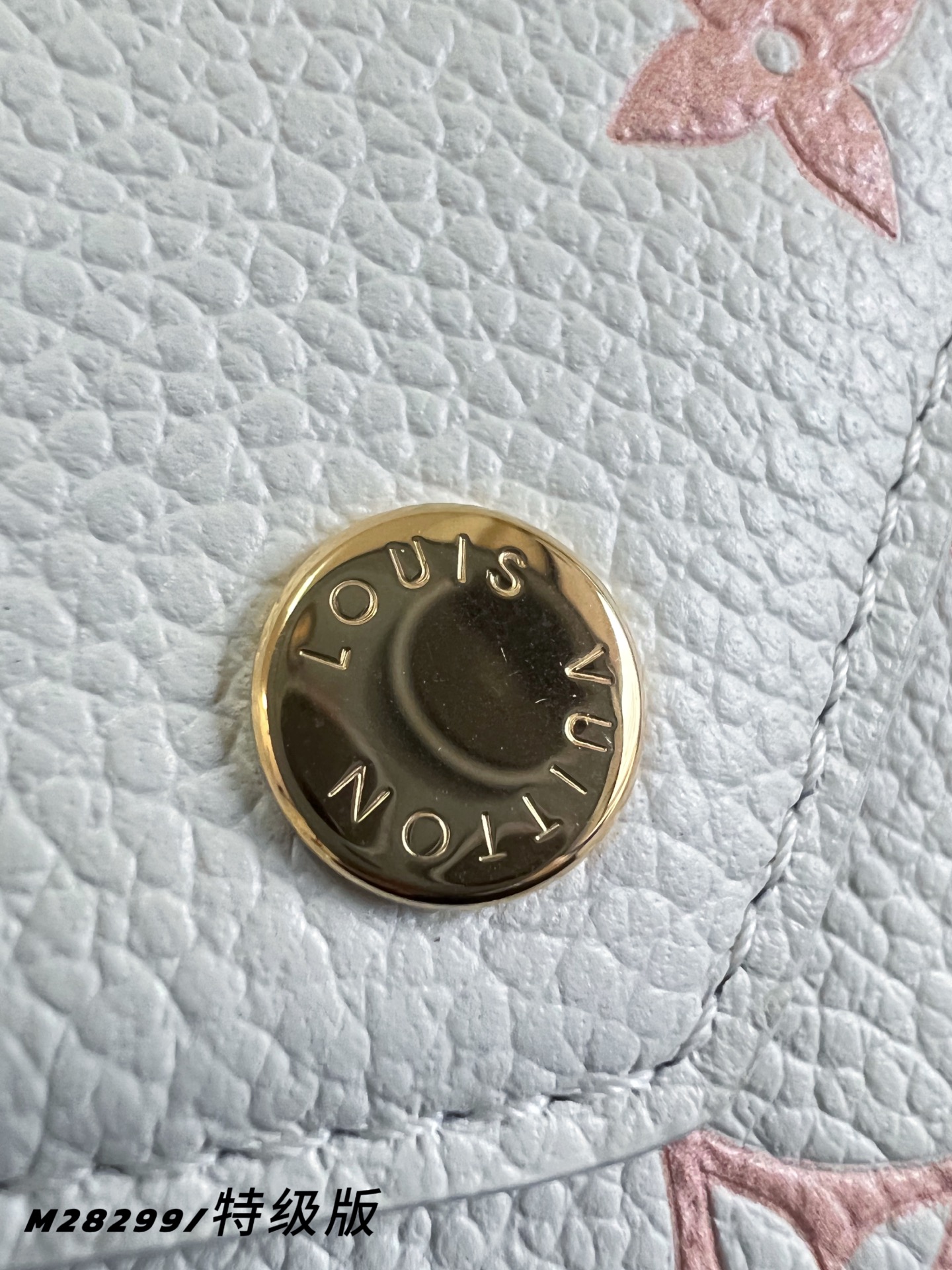 【 M28299/特级全钢版 】這款Sweet Escape系列的Victorine銀包以Milky白色