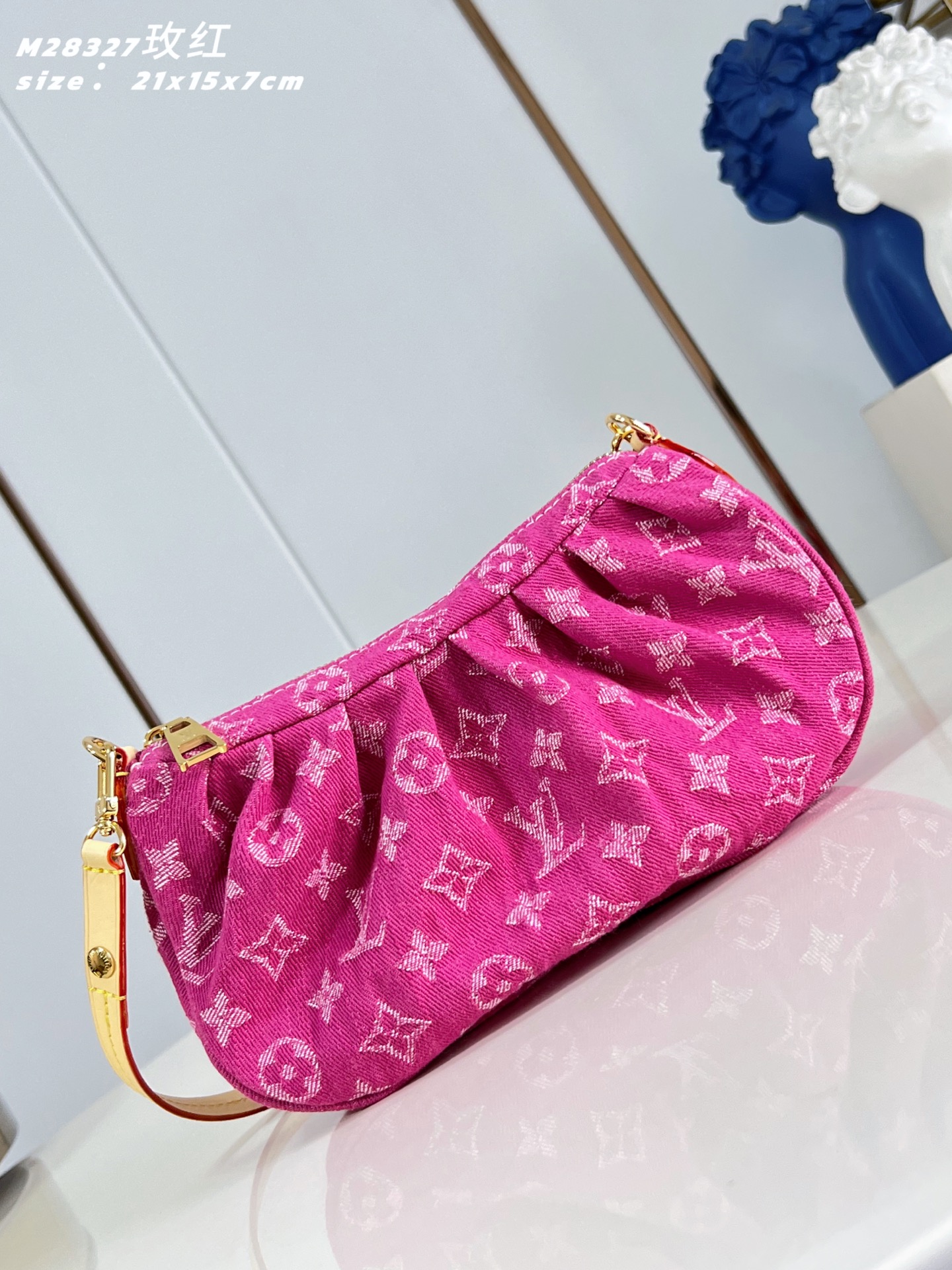 Louis Vuitton Handbag 10205