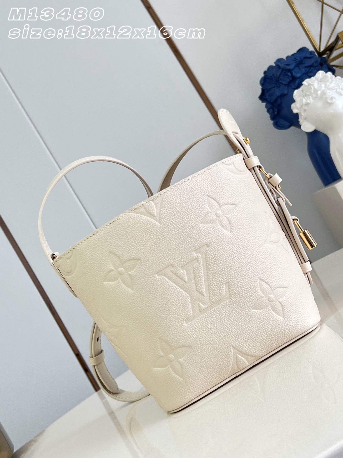 【顶级原单 M13480白压花 】M2A356 本款 All In BB 手袋以 Monogram Empreinte 