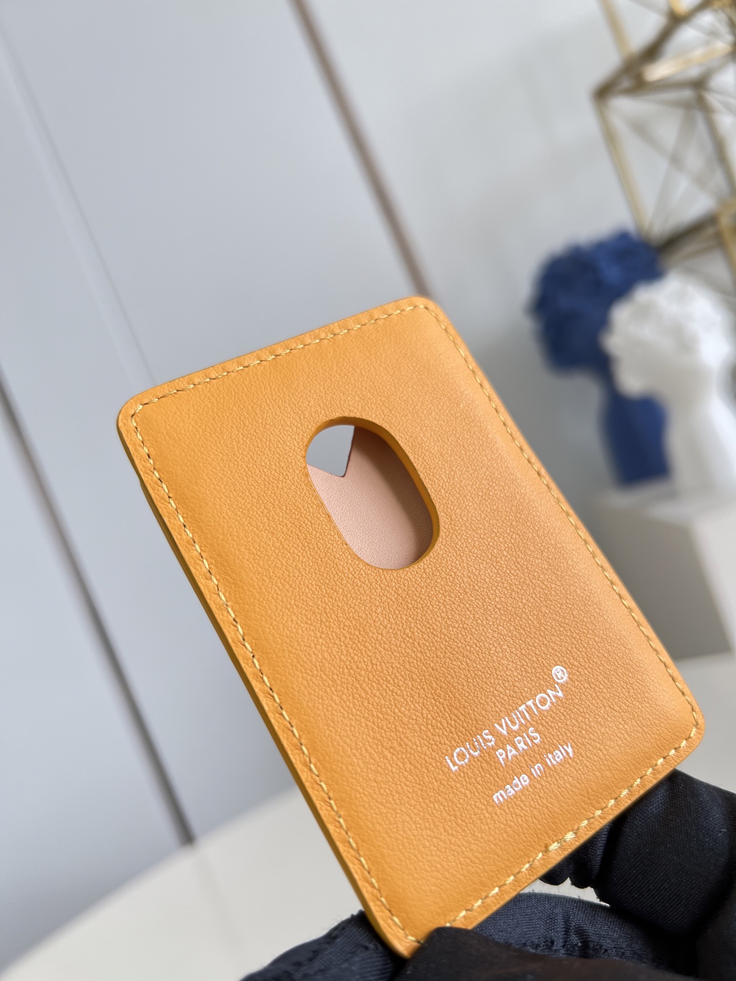 【顶级原单M26947 】本款 Magnet 卡夹为 Monogram Heritage 涂层帆布搭配牛皮革内衬，并以撞