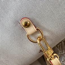 【顶级原单 M2A381 】本款 Neverfull 中号托特手袋焕现经典色彩,致意路易威登传统硬箱所用木材。提花帆布呈 【顶级原单 M2A381 】本款 Neverfull 中号托特手袋焕现经典色彩,致意路易威登传统硬箱所用木材。提花帆布呈