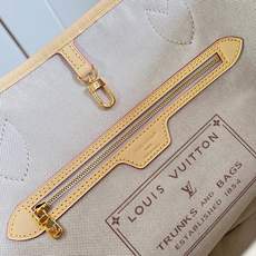 【顶级原单 M2A381 】本款 Neverfull 中号托特手袋焕现经典色彩,致意路易威登传统硬箱所用木材。提花帆布呈 【顶级原单 M2A381 】本款 Neverfull 中号托特手袋焕现经典色彩,致意路易威登传统硬箱所用木材。提花帆布呈