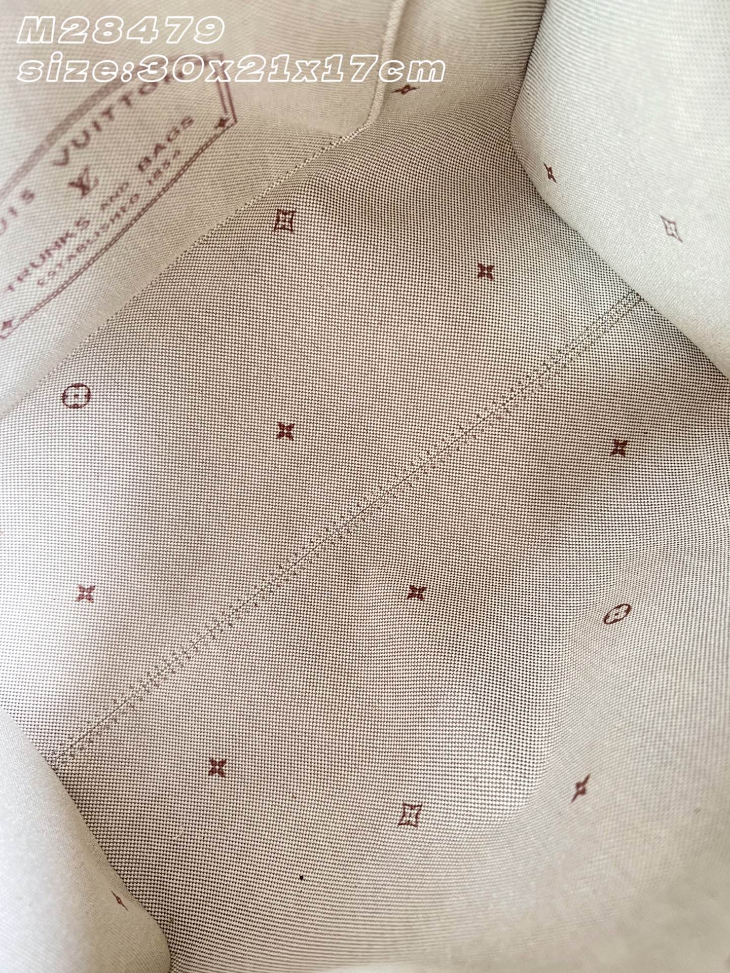 【顶级原单 M28479 】本款 Speedy Soft 30 手袋焕新演绎经典 Monogram 图案,以提花帆布塑造 【顶级原单 M28479 】本款 Speedy Soft 30 手袋焕新演绎经典 Monogram 图案,以提花帆布塑造